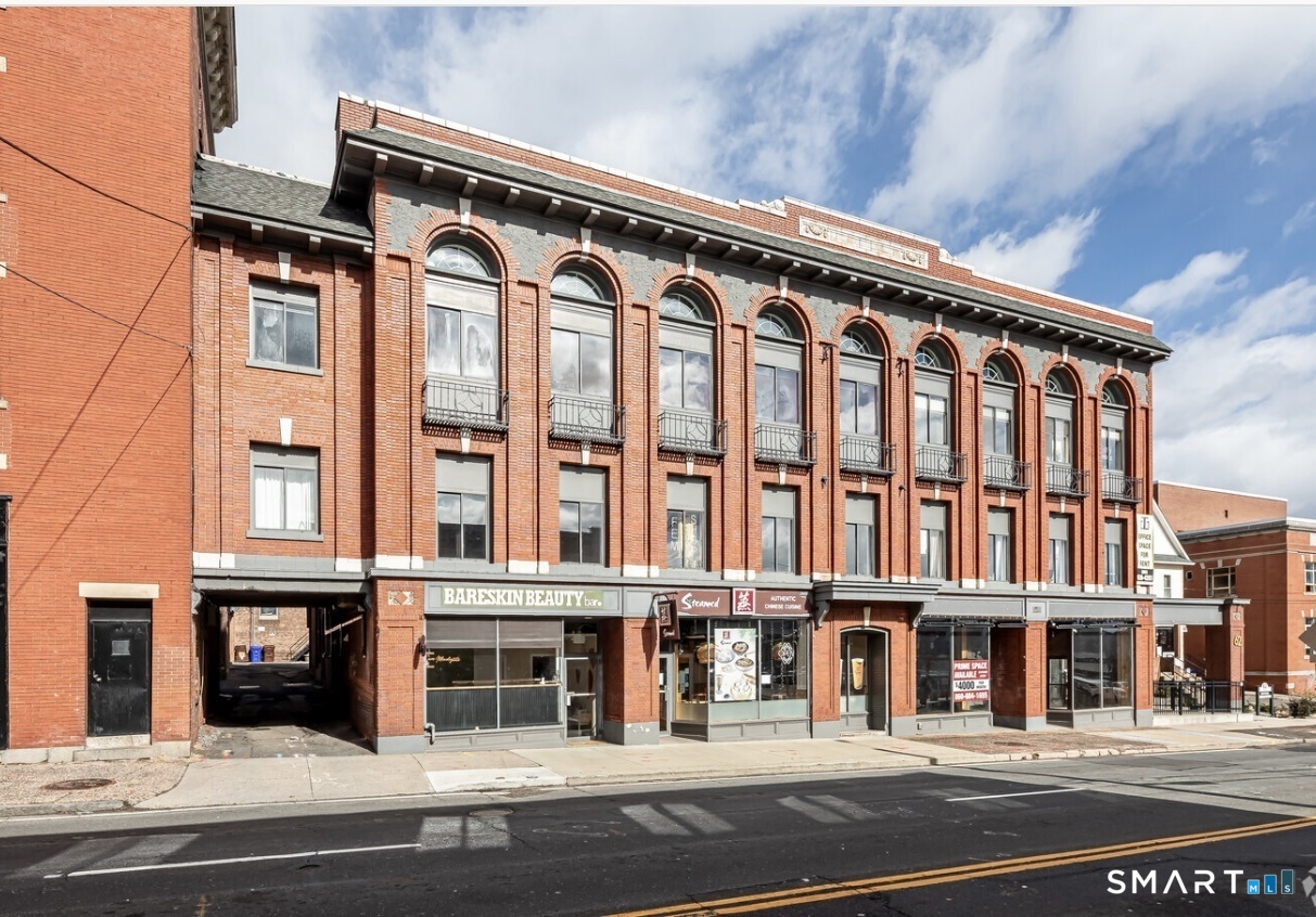 62 Washington Main 1 Street Property Photo 1
