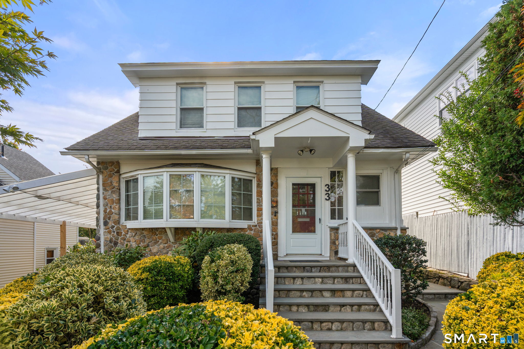 33 New England Avenue Property Photo 1