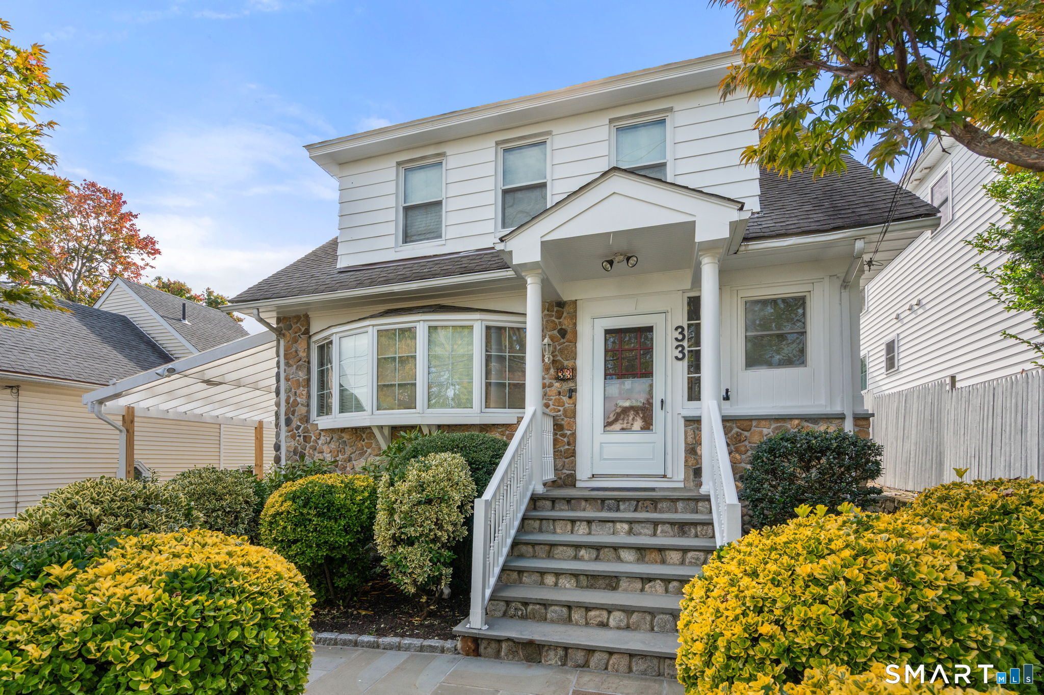 33 New England Avenue Property Photo 2