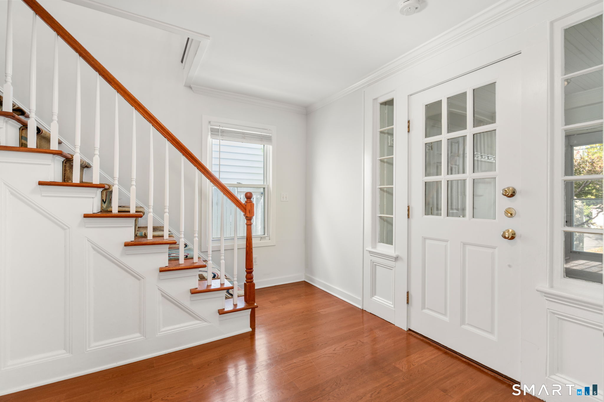 33 New England Avenue Property Photo 5