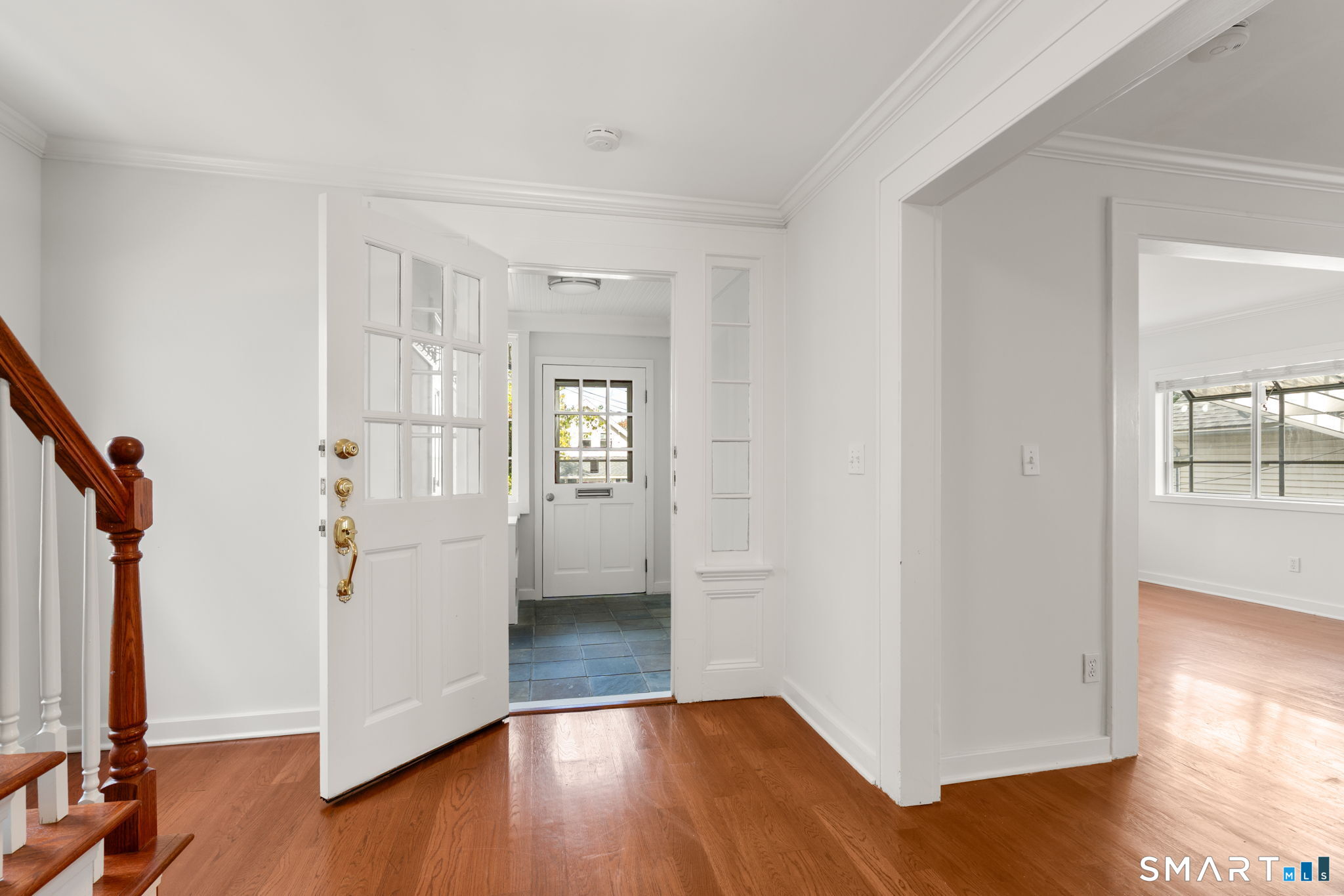 33 New England Avenue Property Photo 7