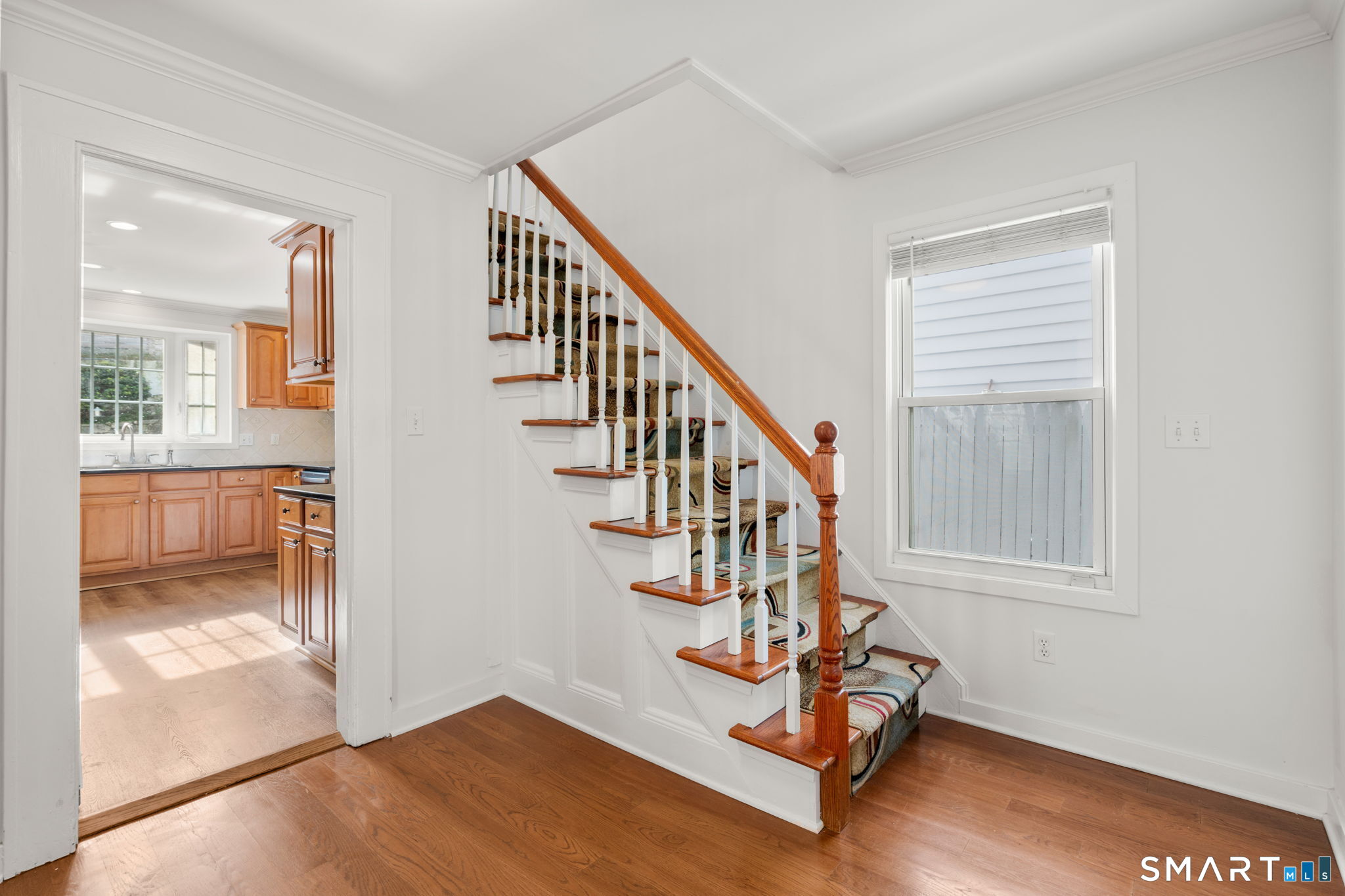 33 New England Avenue Property Photo 8