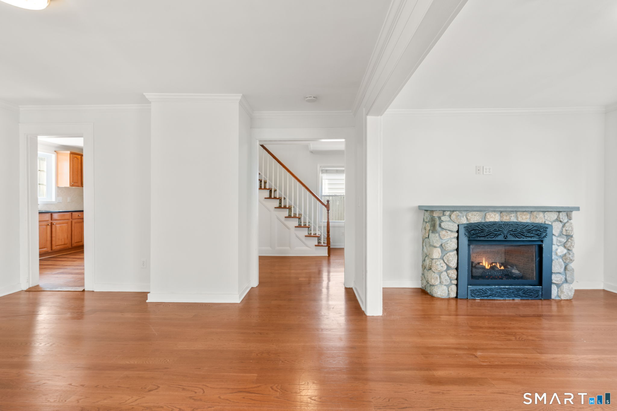 33 New England Avenue Property Photo 9