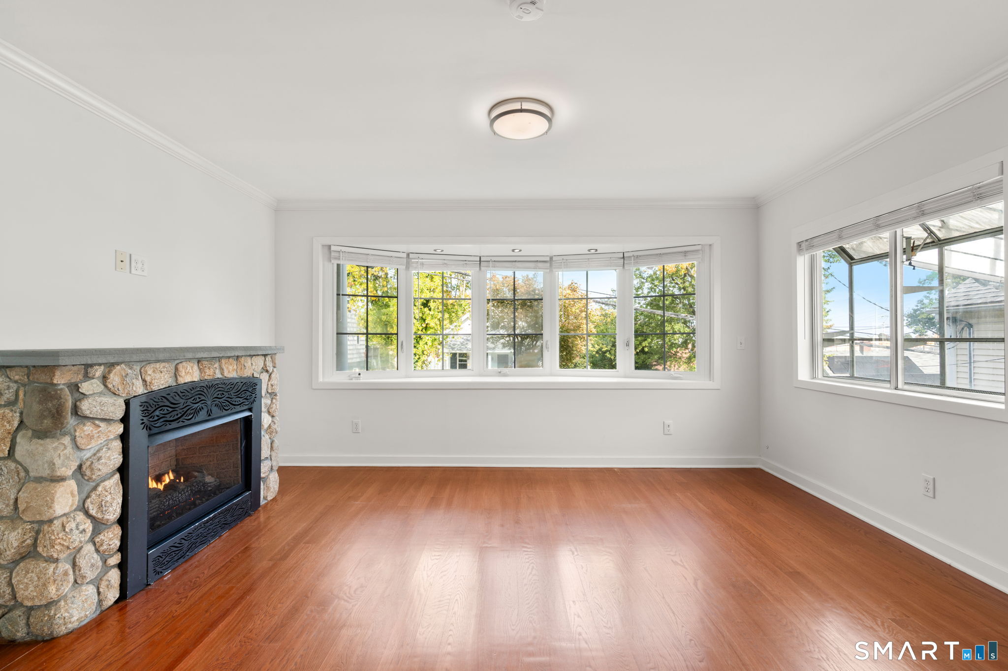 33 New England Avenue Property Photo 10
