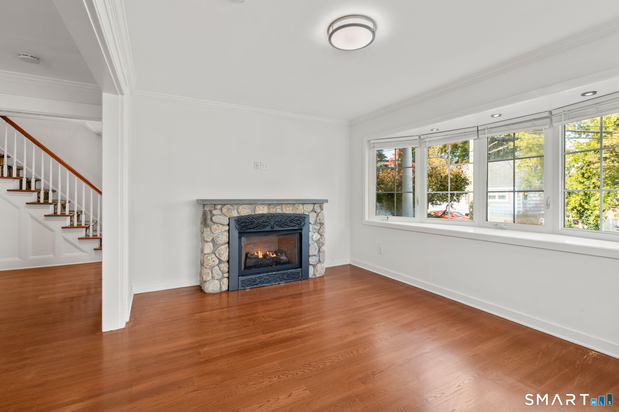 33 New England Avenue Property Photo 11