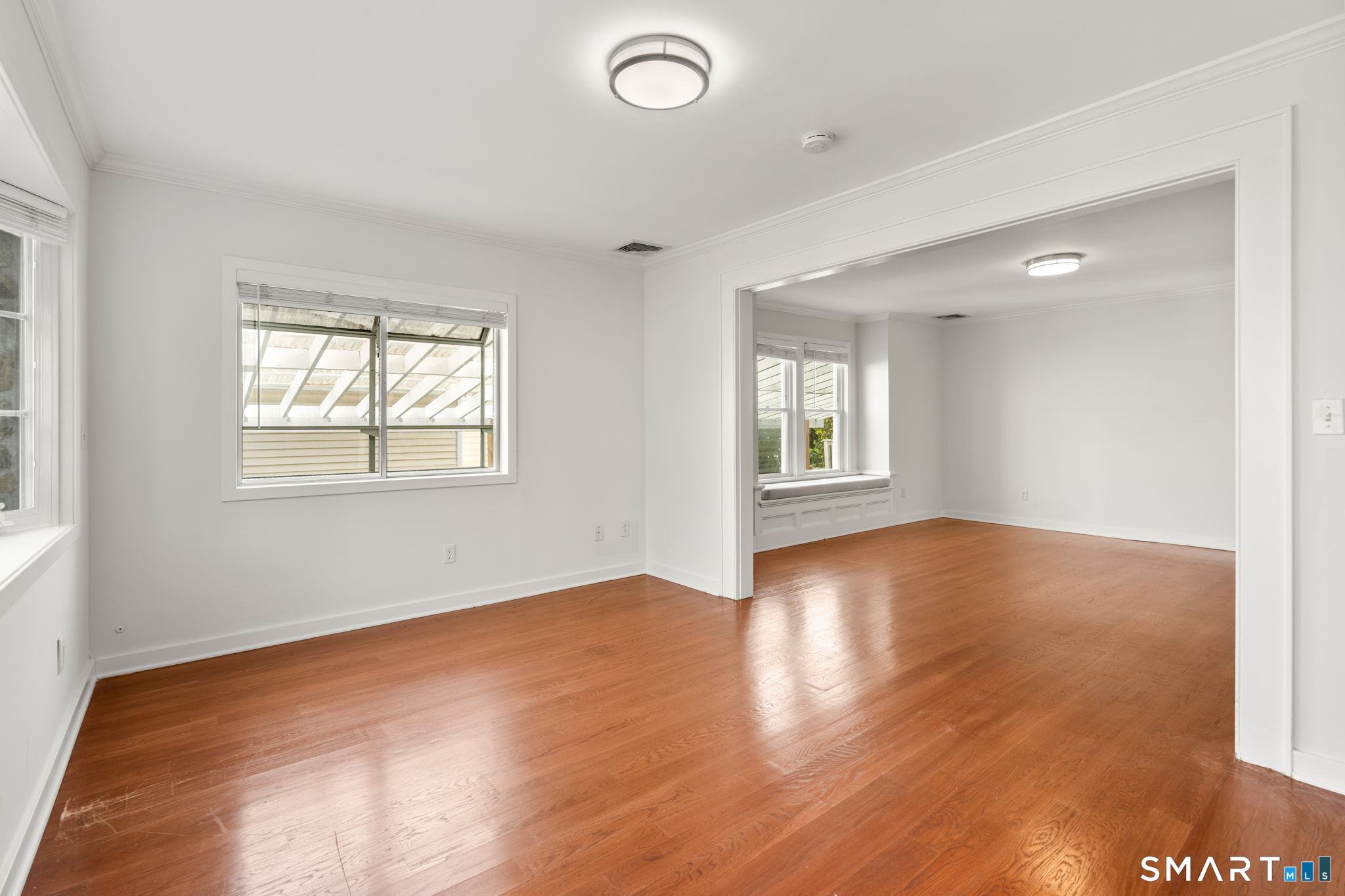 33 New England Avenue Property Photo 12