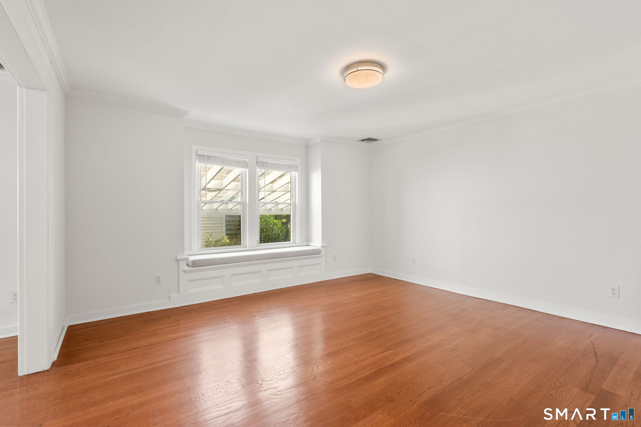 33 New England Avenue Property Photo 13
