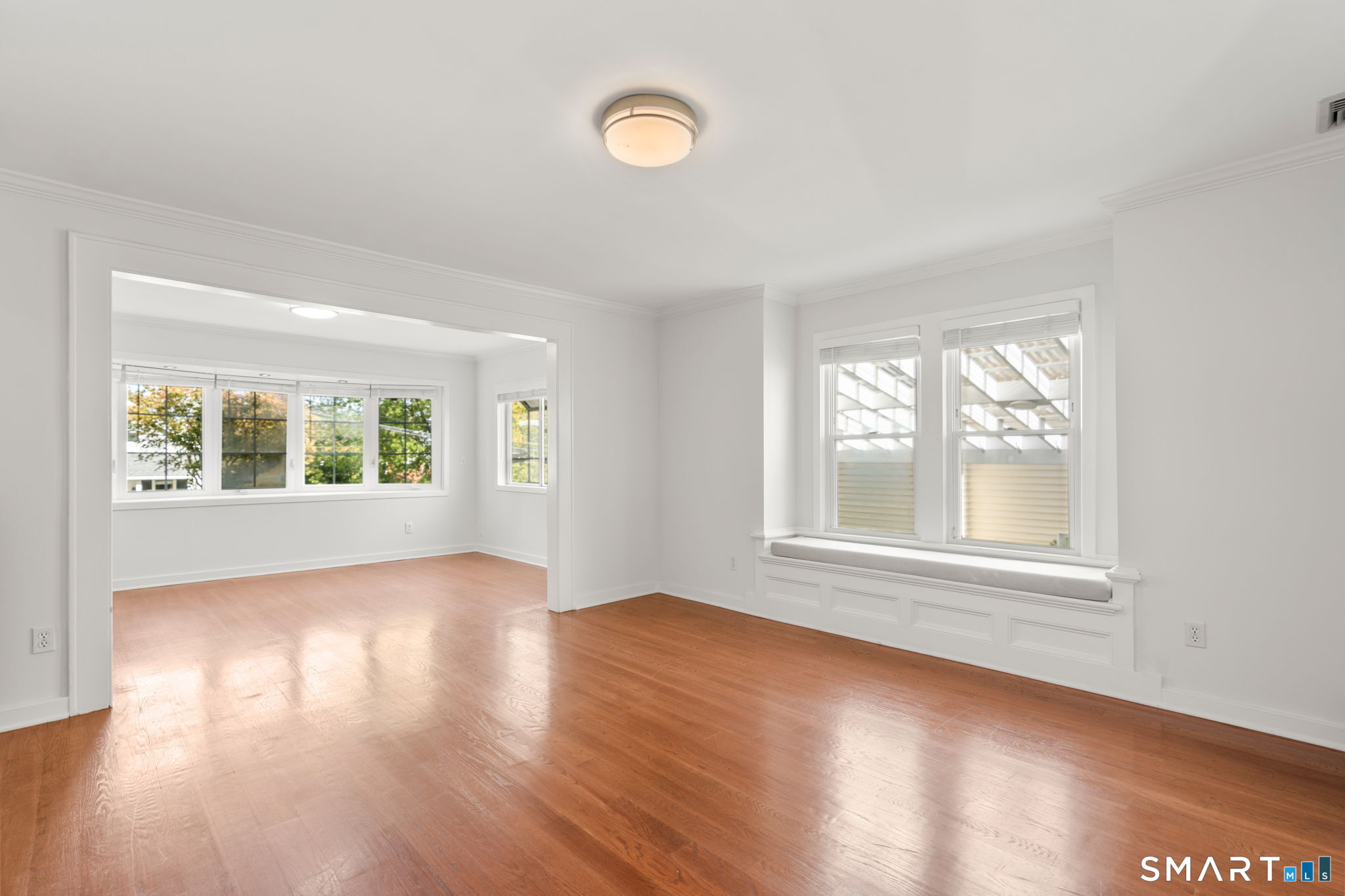 33 New England Avenue Property Photo 14
