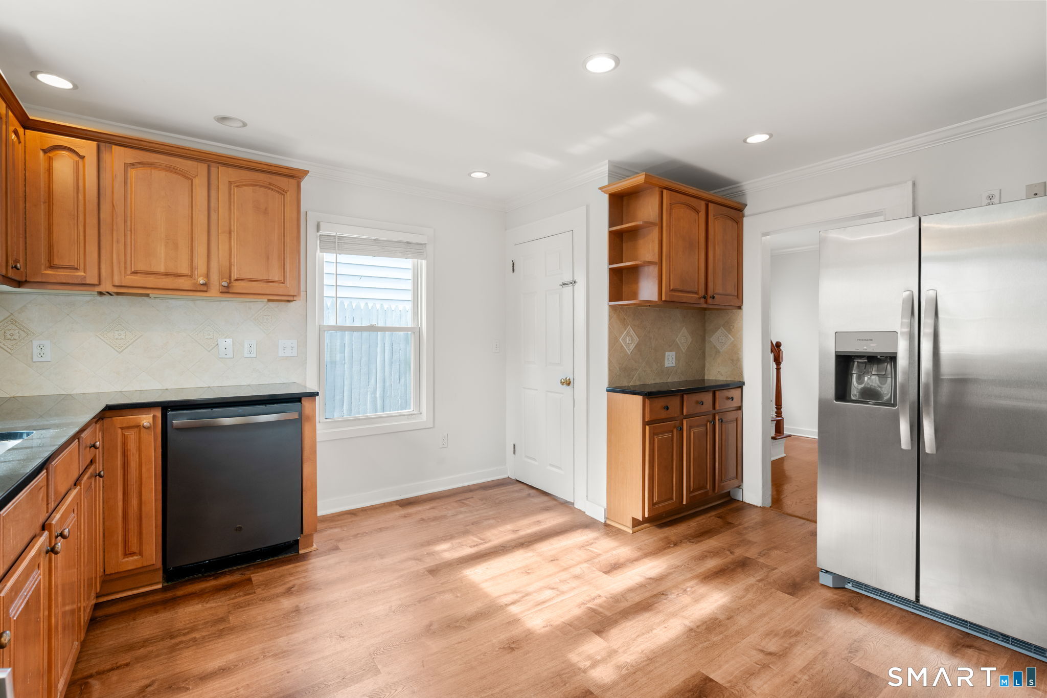 33 New England Avenue Property Photo 19