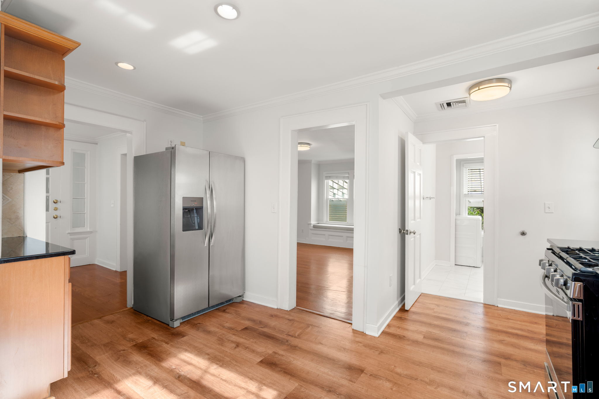 33 New England Avenue Property Photo 21
