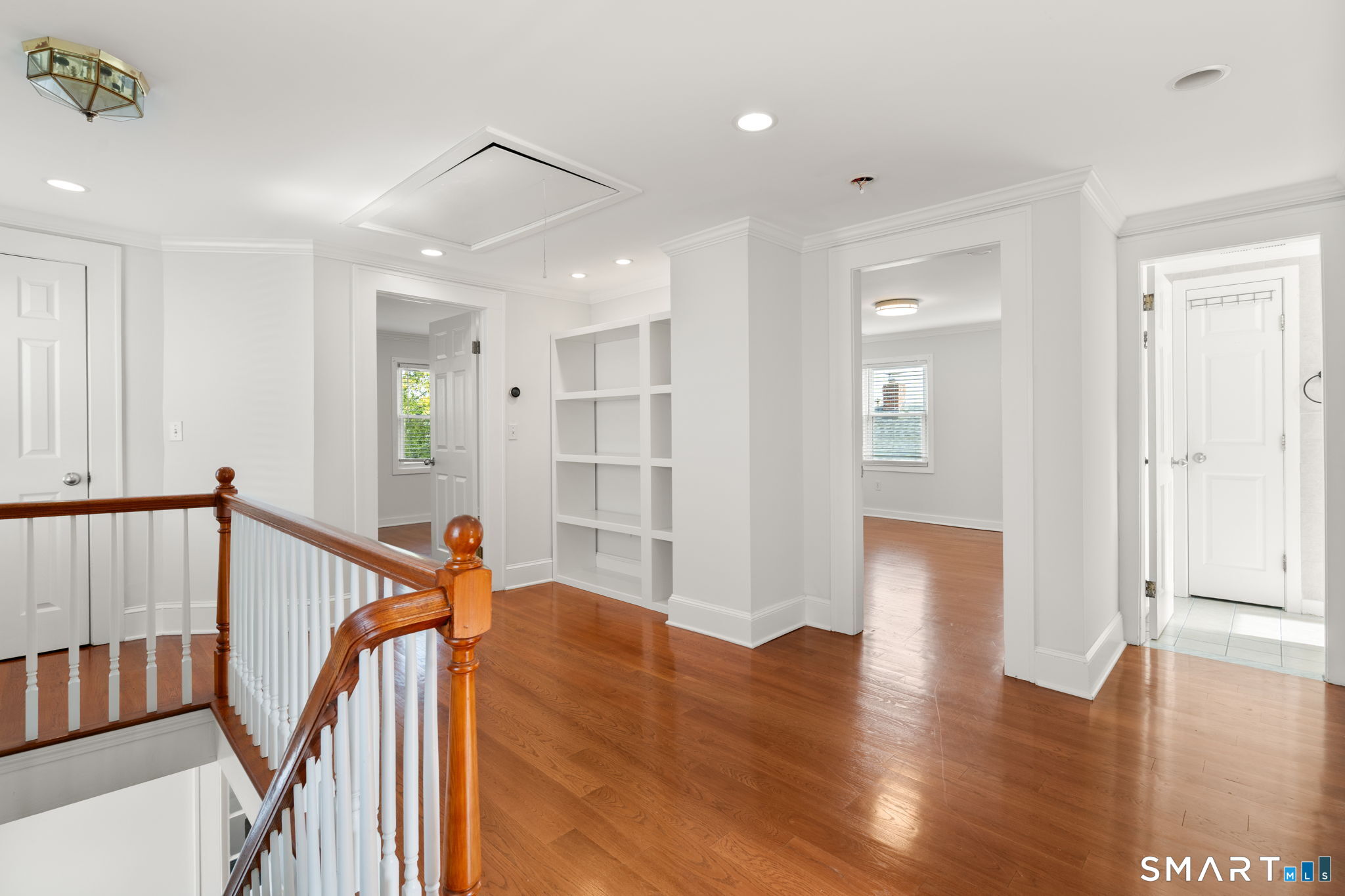 33 New England Avenue Property Photo 23