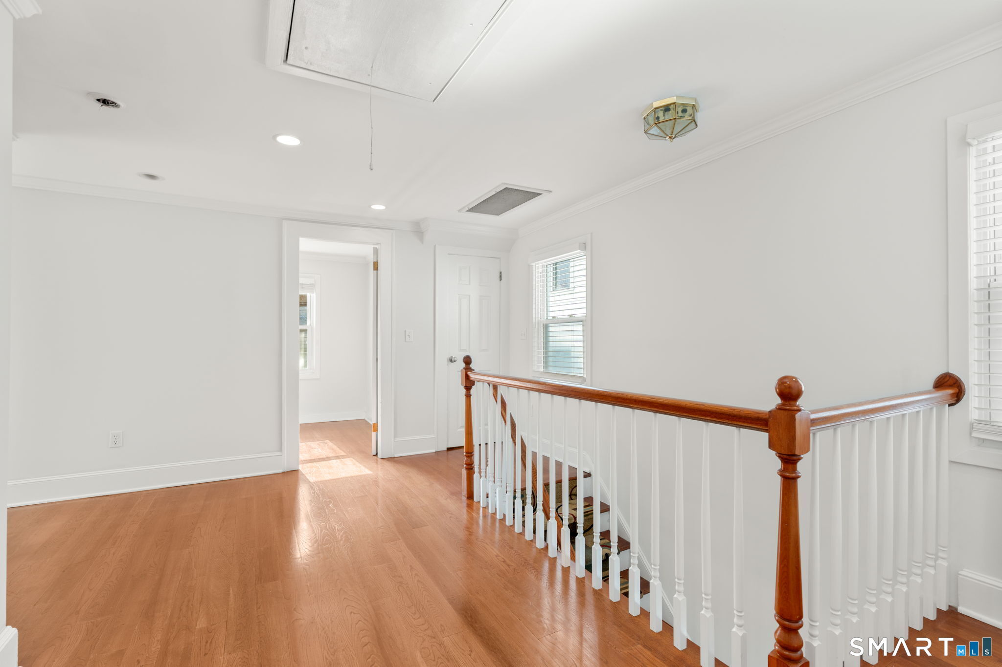 33 New England Avenue Property Photo 25