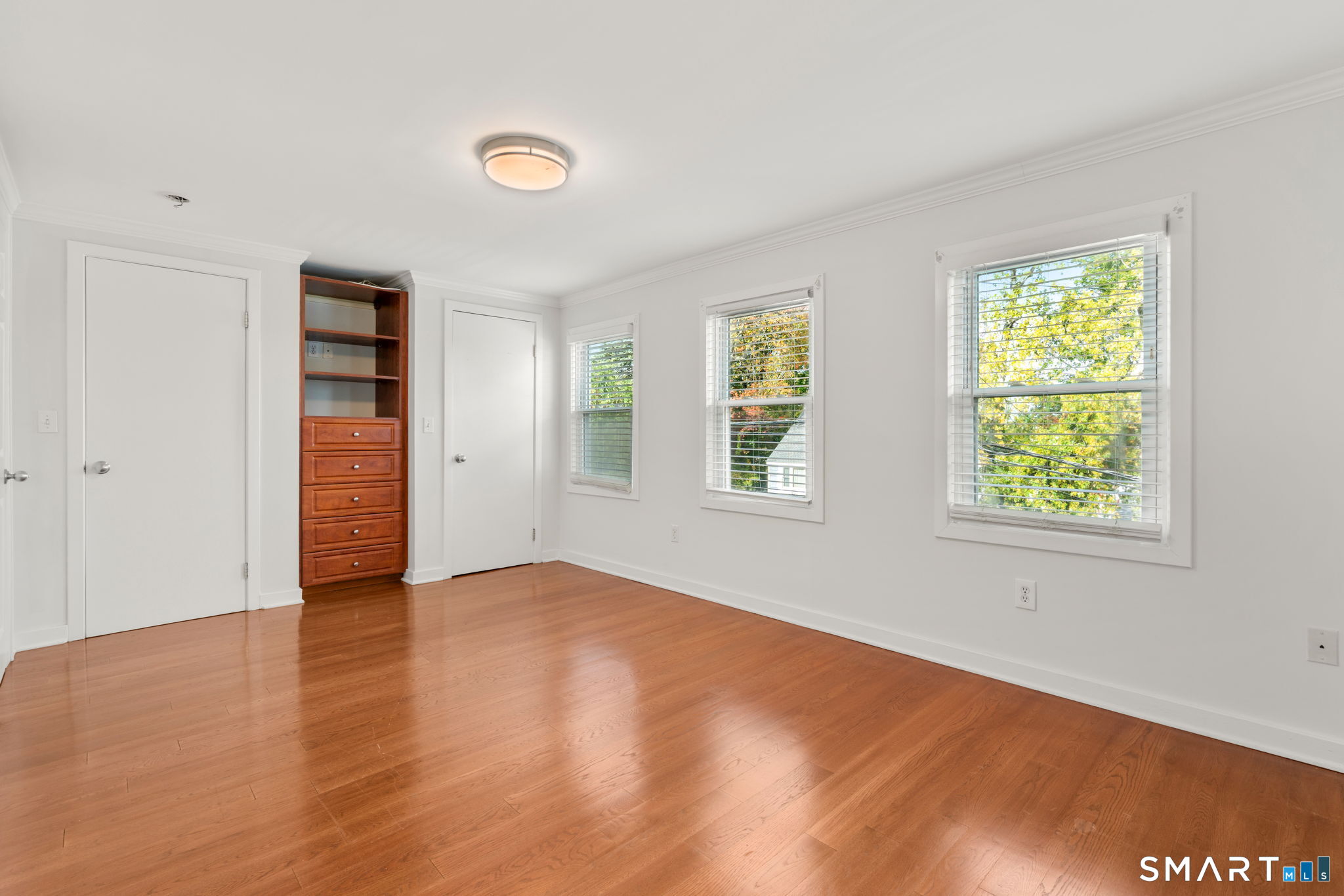 33 New England Avenue Property Photo 26