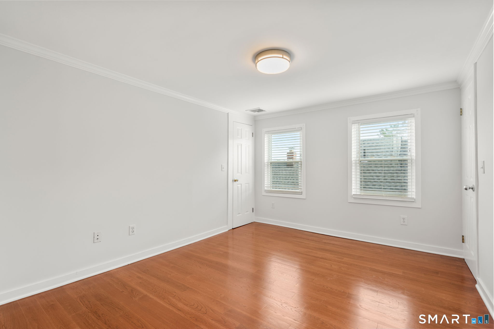 33 New England Avenue Property Photo 29