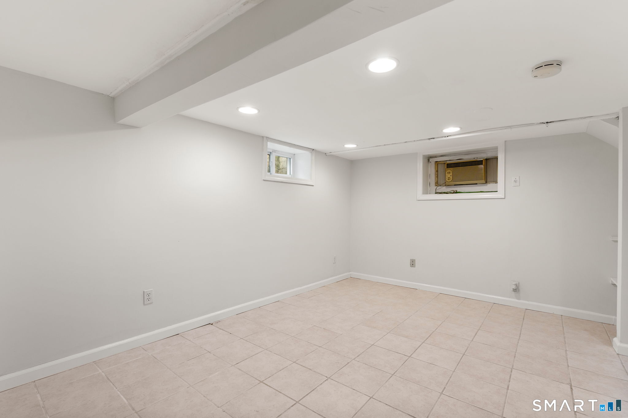 33 New England Avenue Property Photo 31