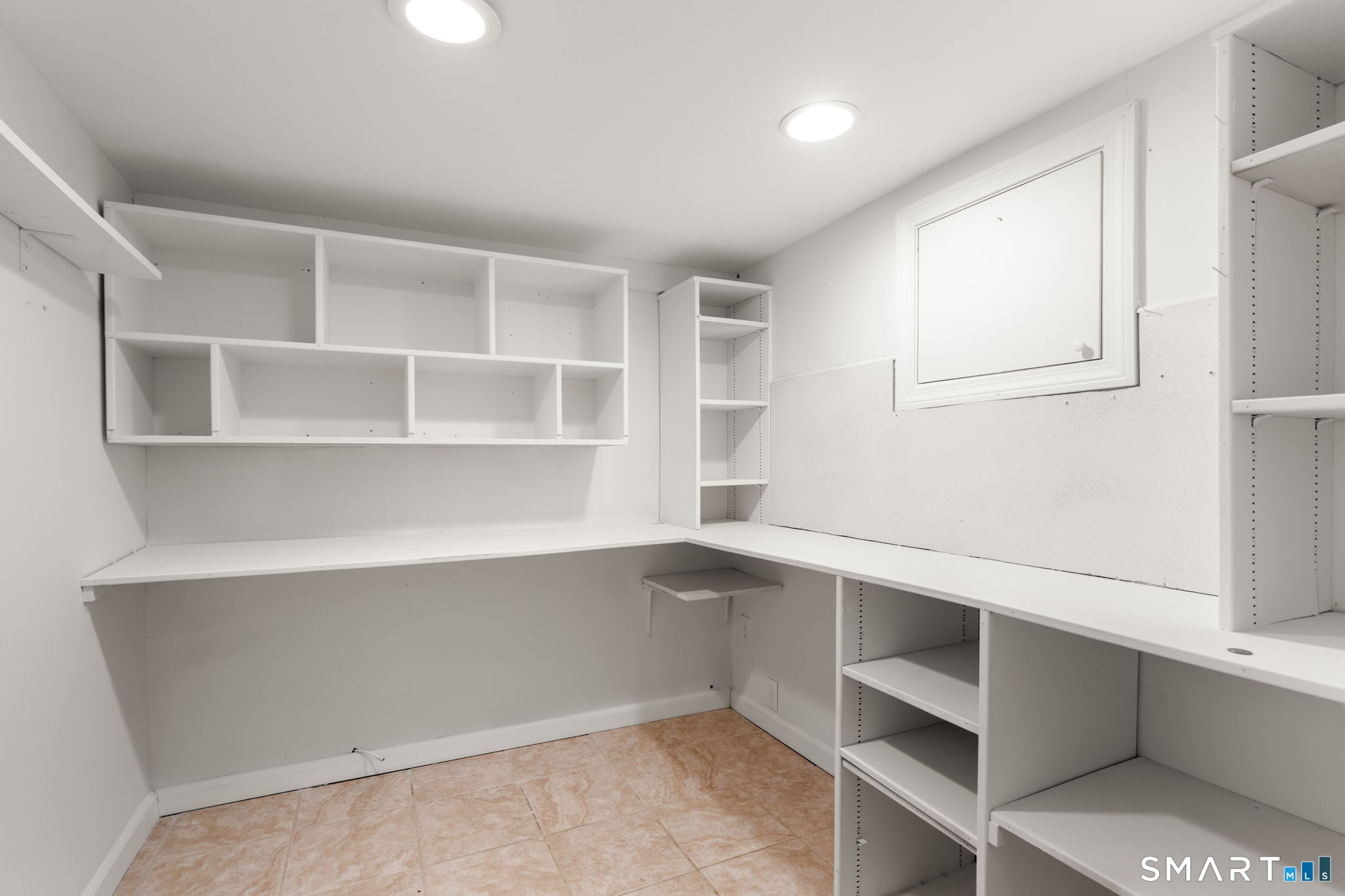 33 New England Avenue Property Photo 32