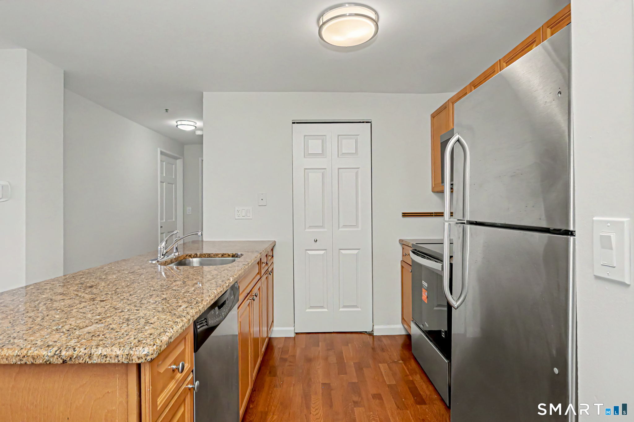 300 Broad 905 Street Property Photo 6