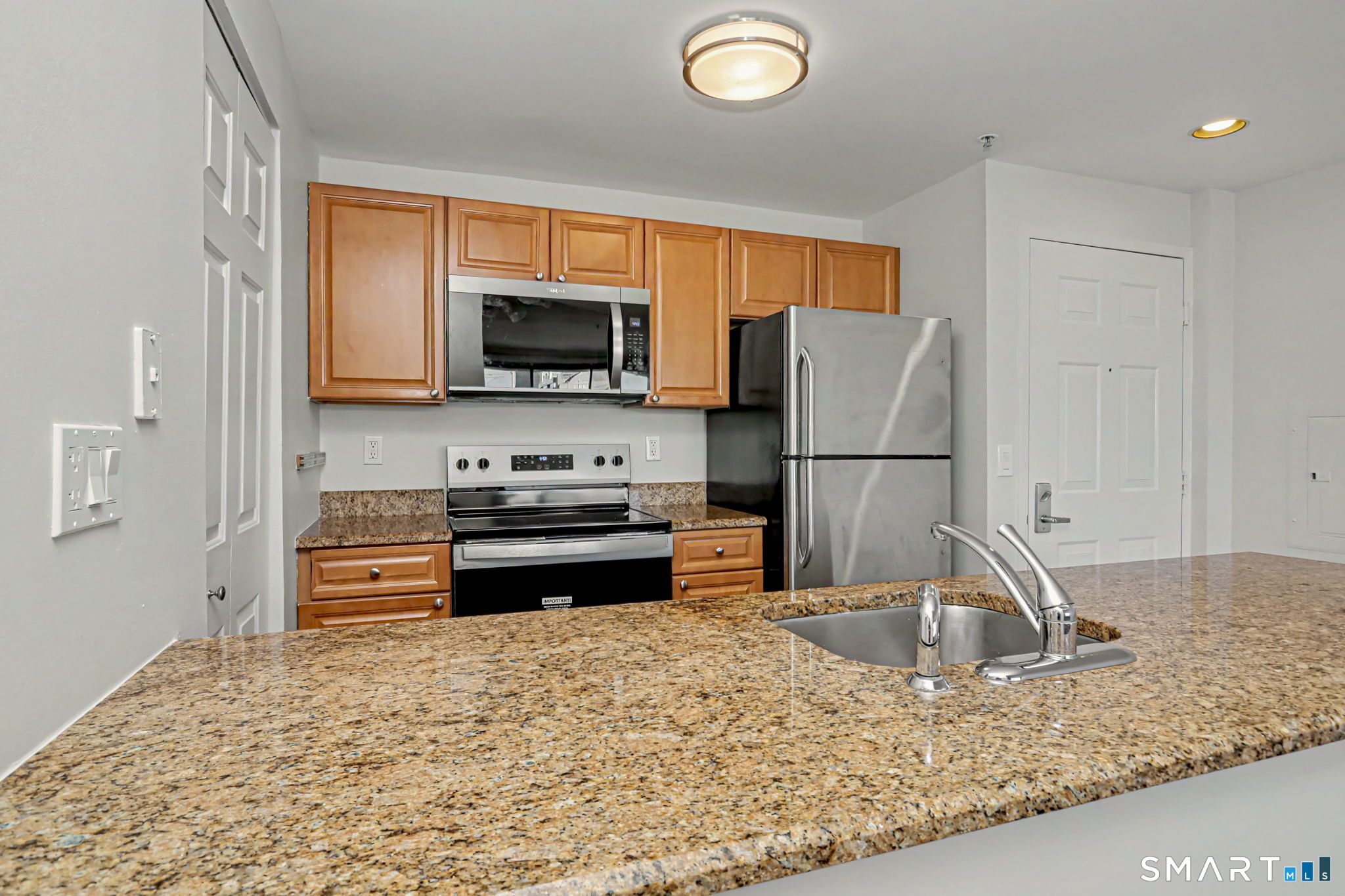 300 Broad 905 Street Property Photo 8