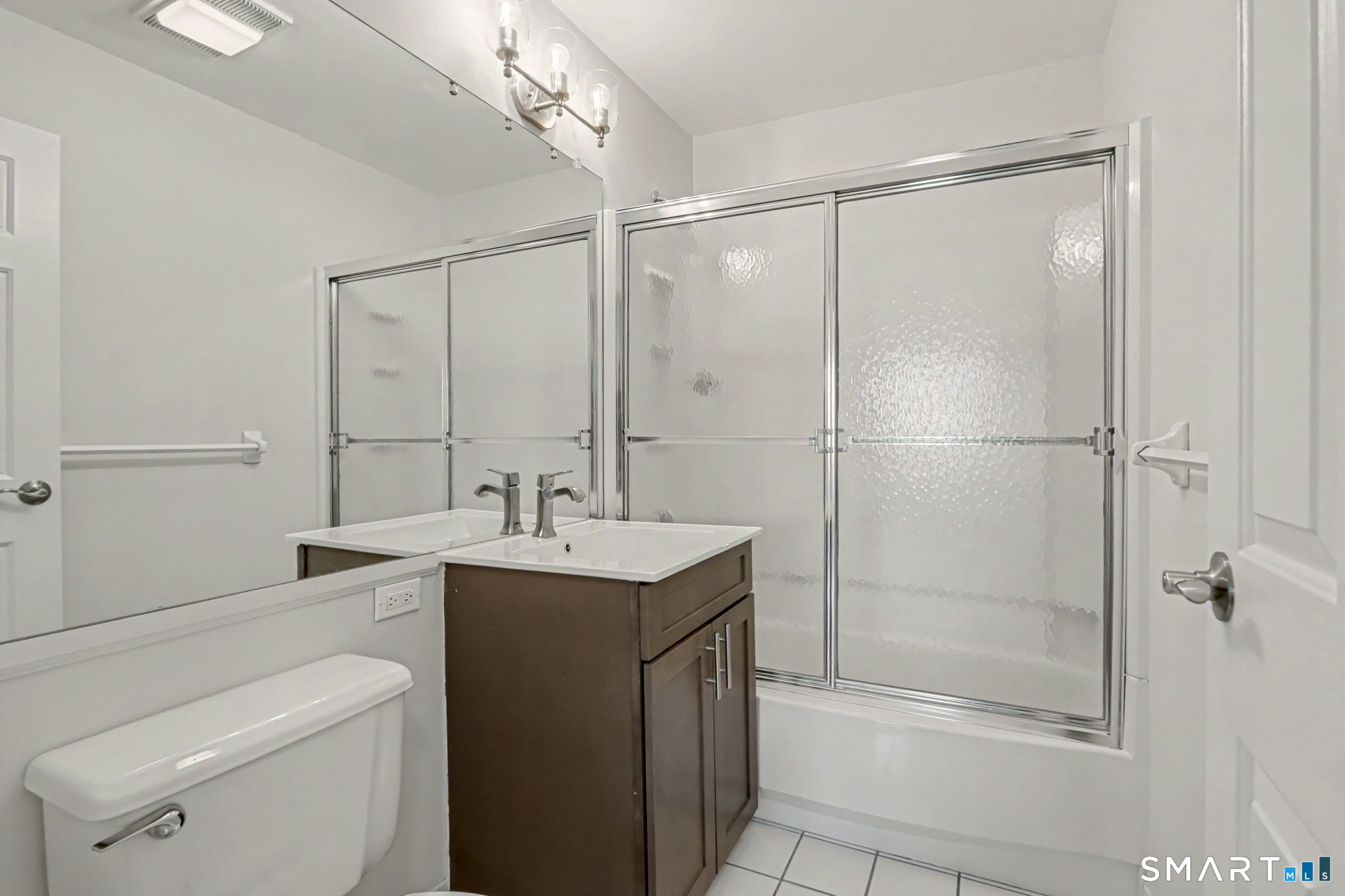 300 Broad 905 Street Property Photo 12