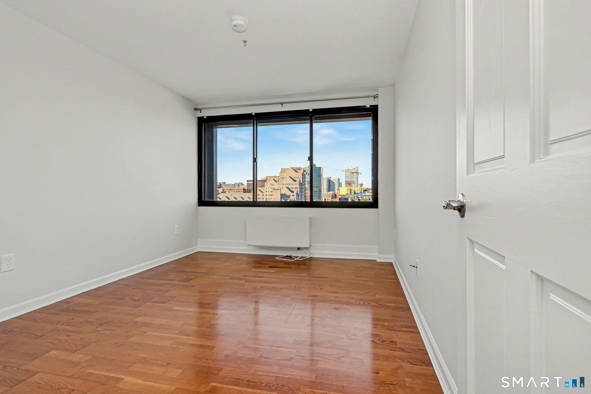 300 Broad 905 Street Property Photo 13