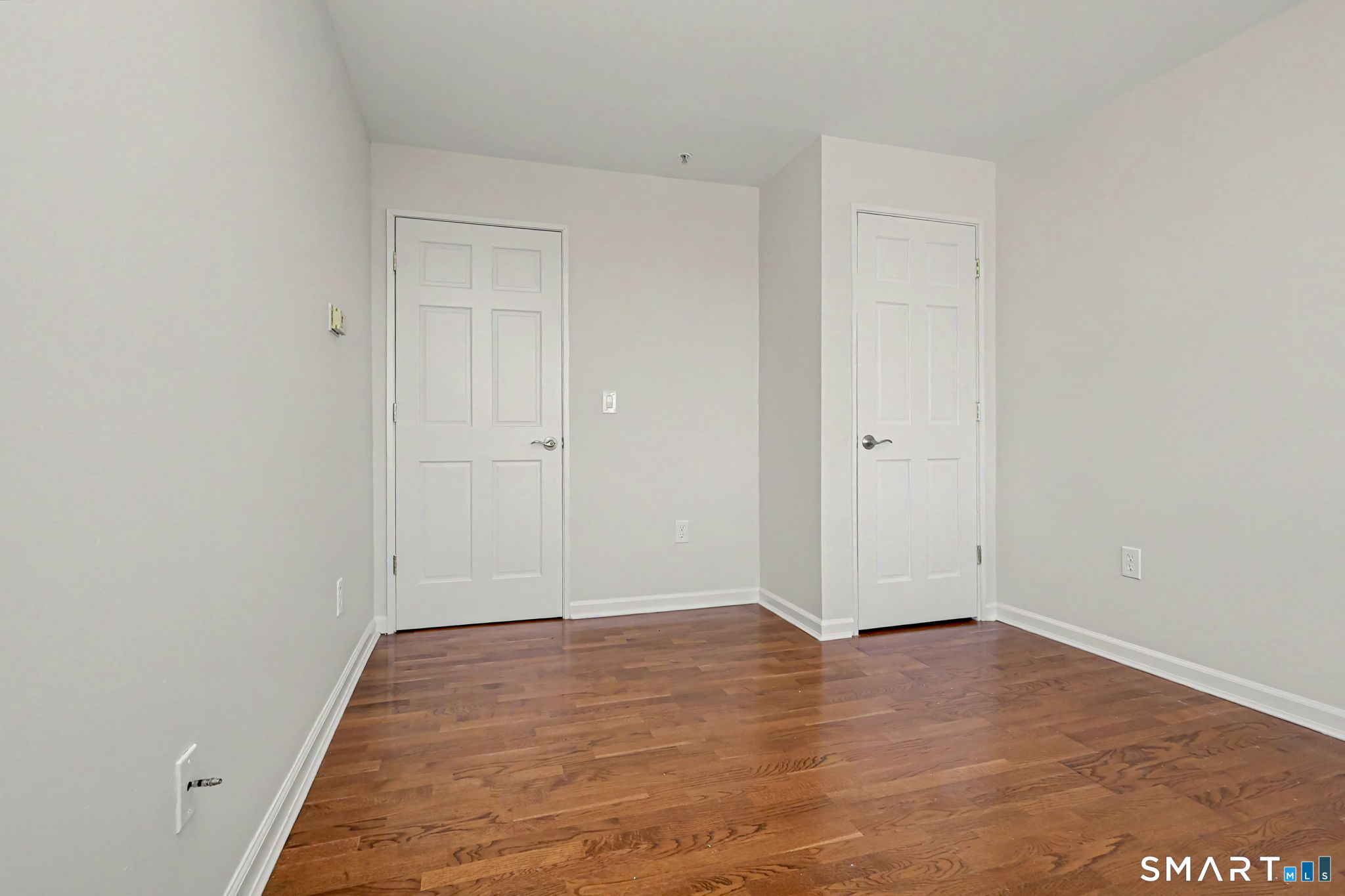 300 Broad 905 Street Property Photo 14