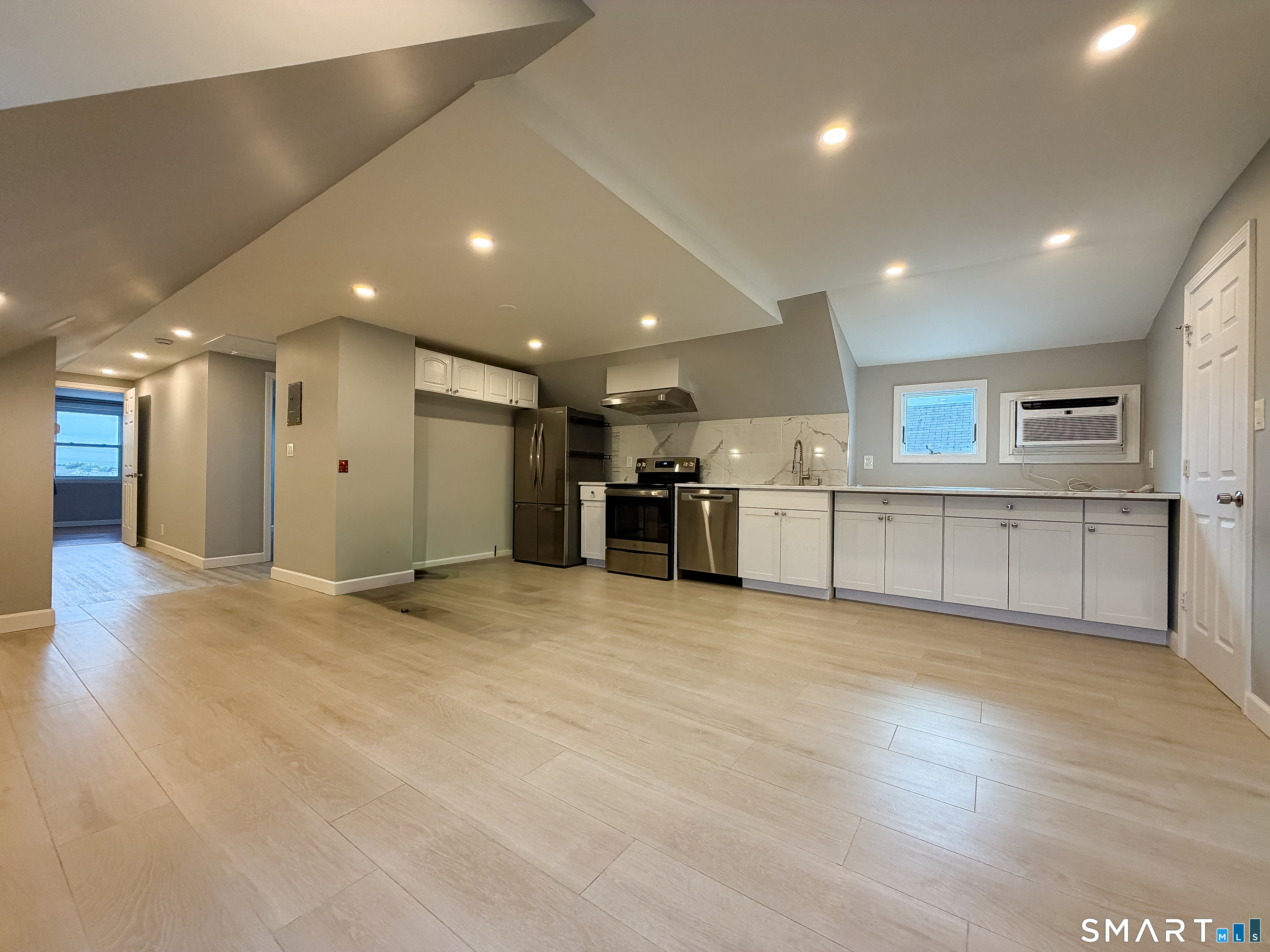 119 Selleck Street Property Photo 1