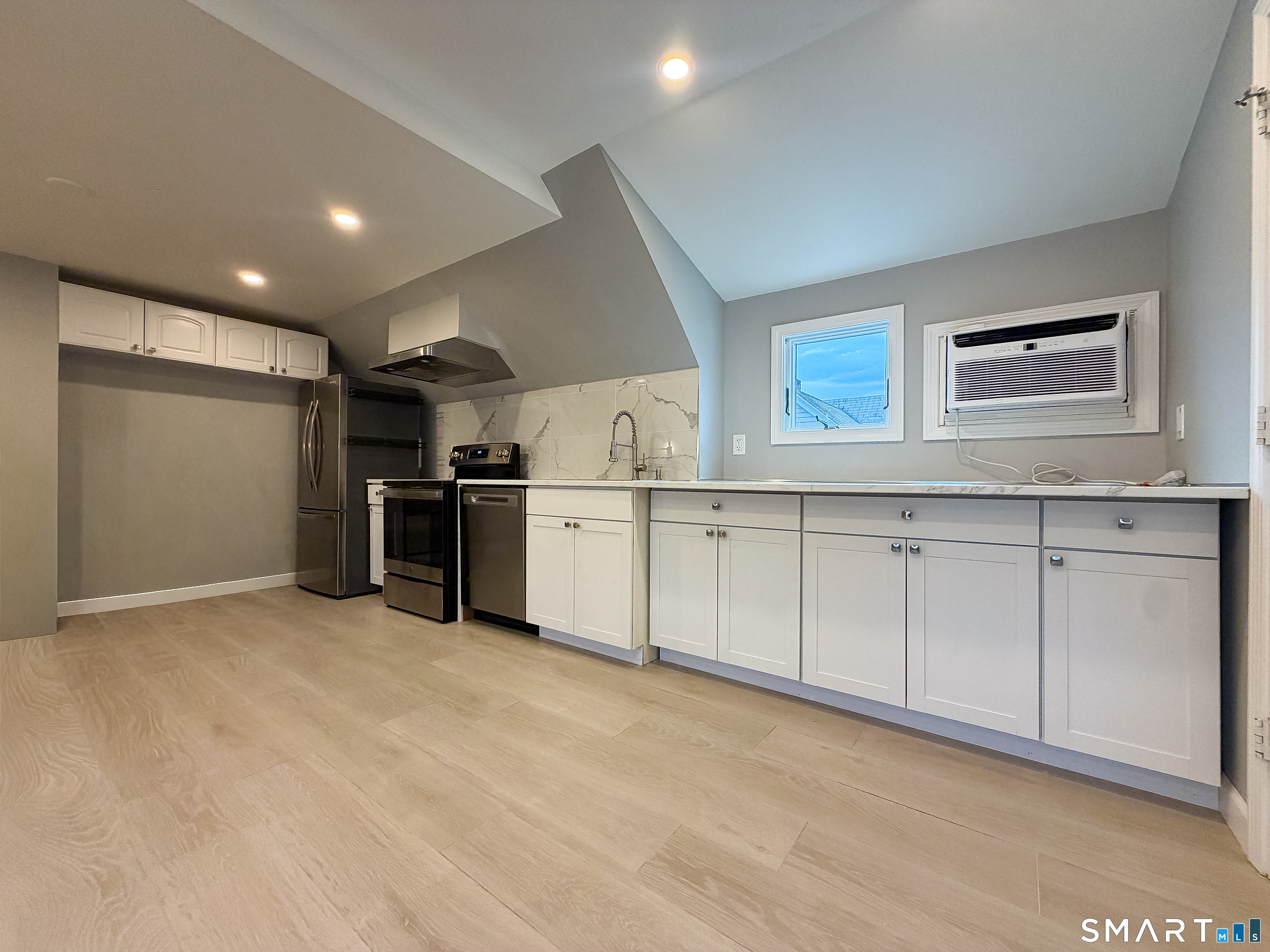 119 Selleck Street Property Photo 10