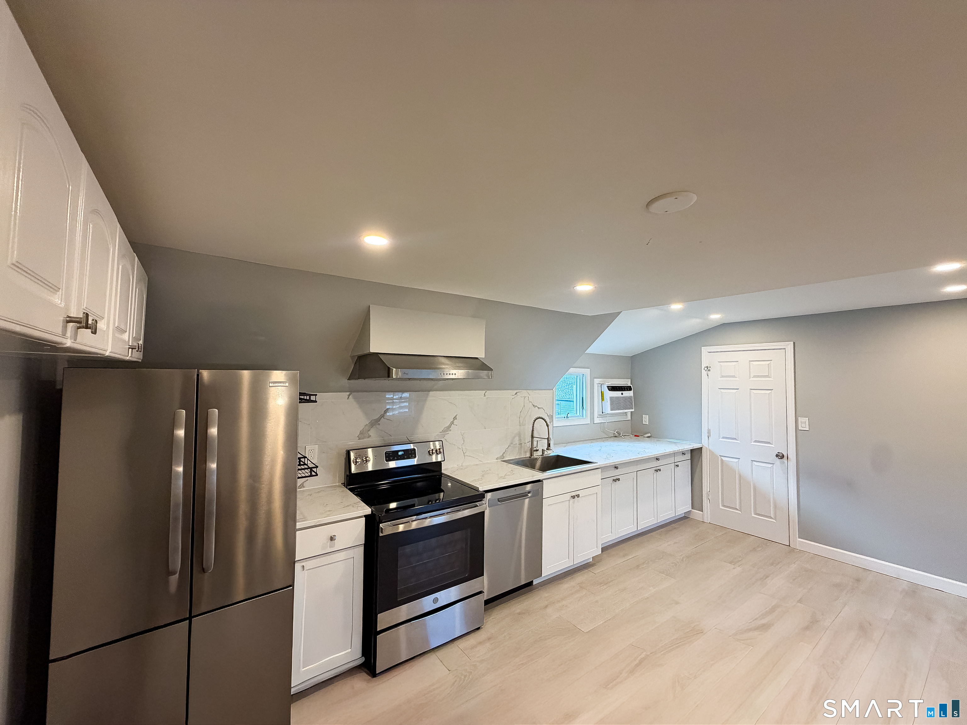 119 Selleck Street Property Photo 11