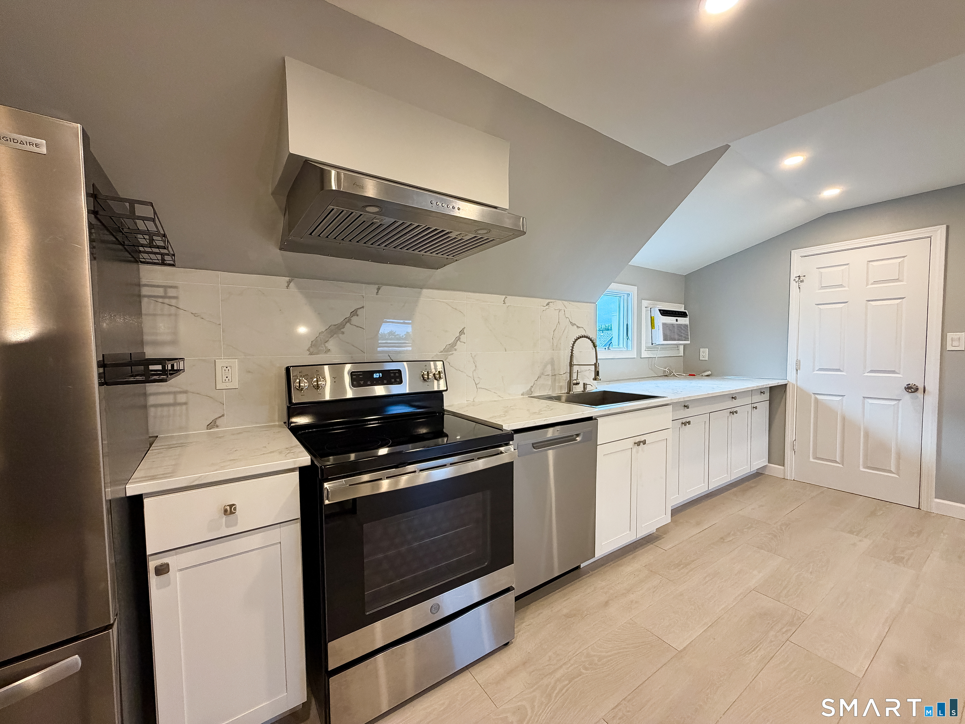 119 Selleck Street Property Photo 12