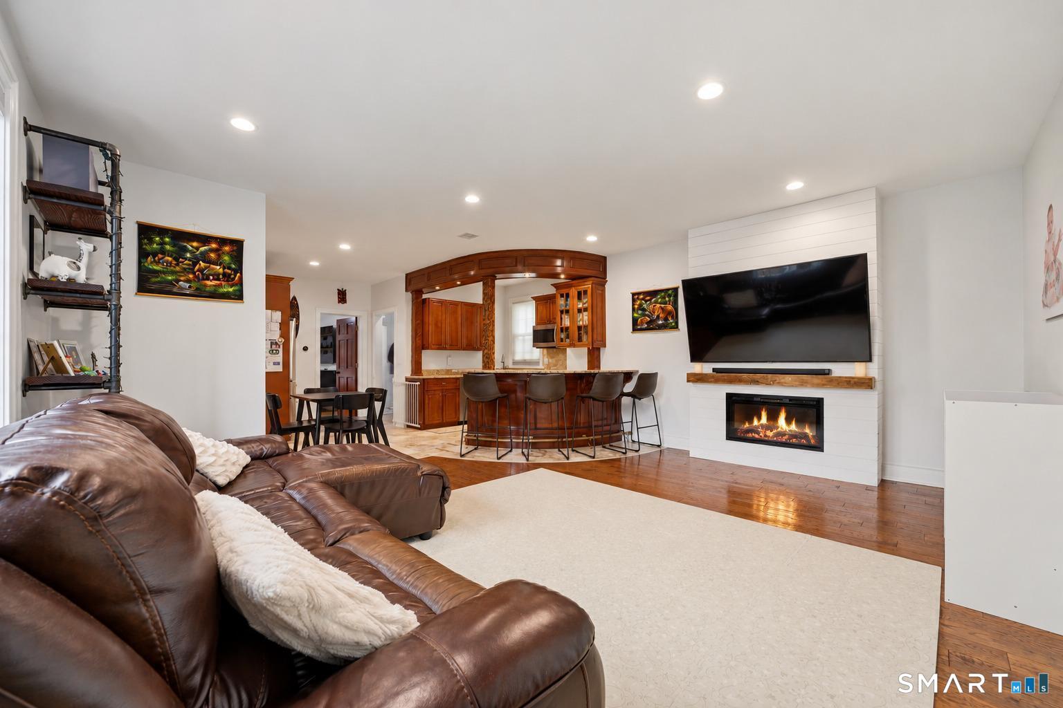 128 Van Buskirk Avenue Property Photo 3