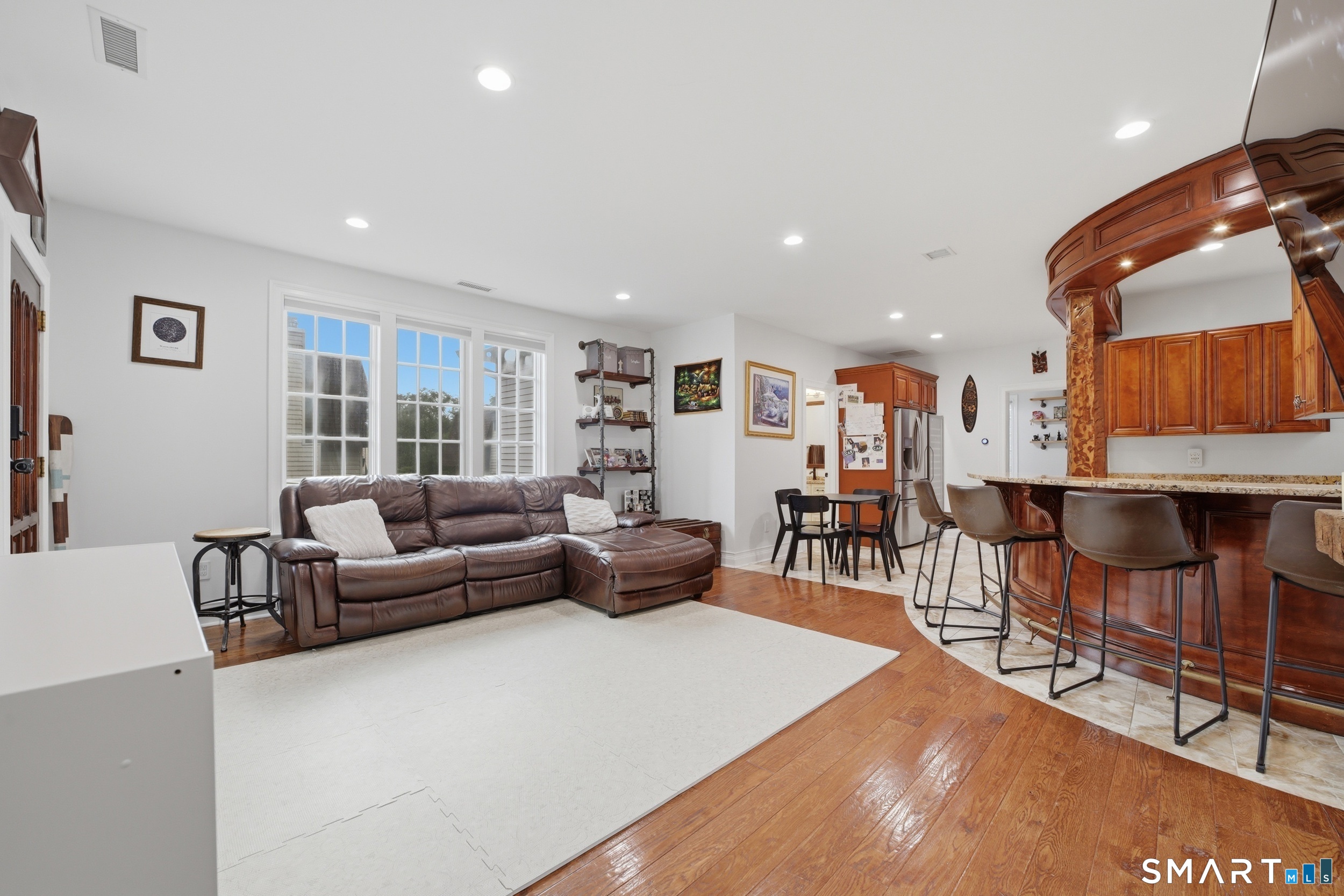 128 Van Buskirk Avenue Property Photo 4