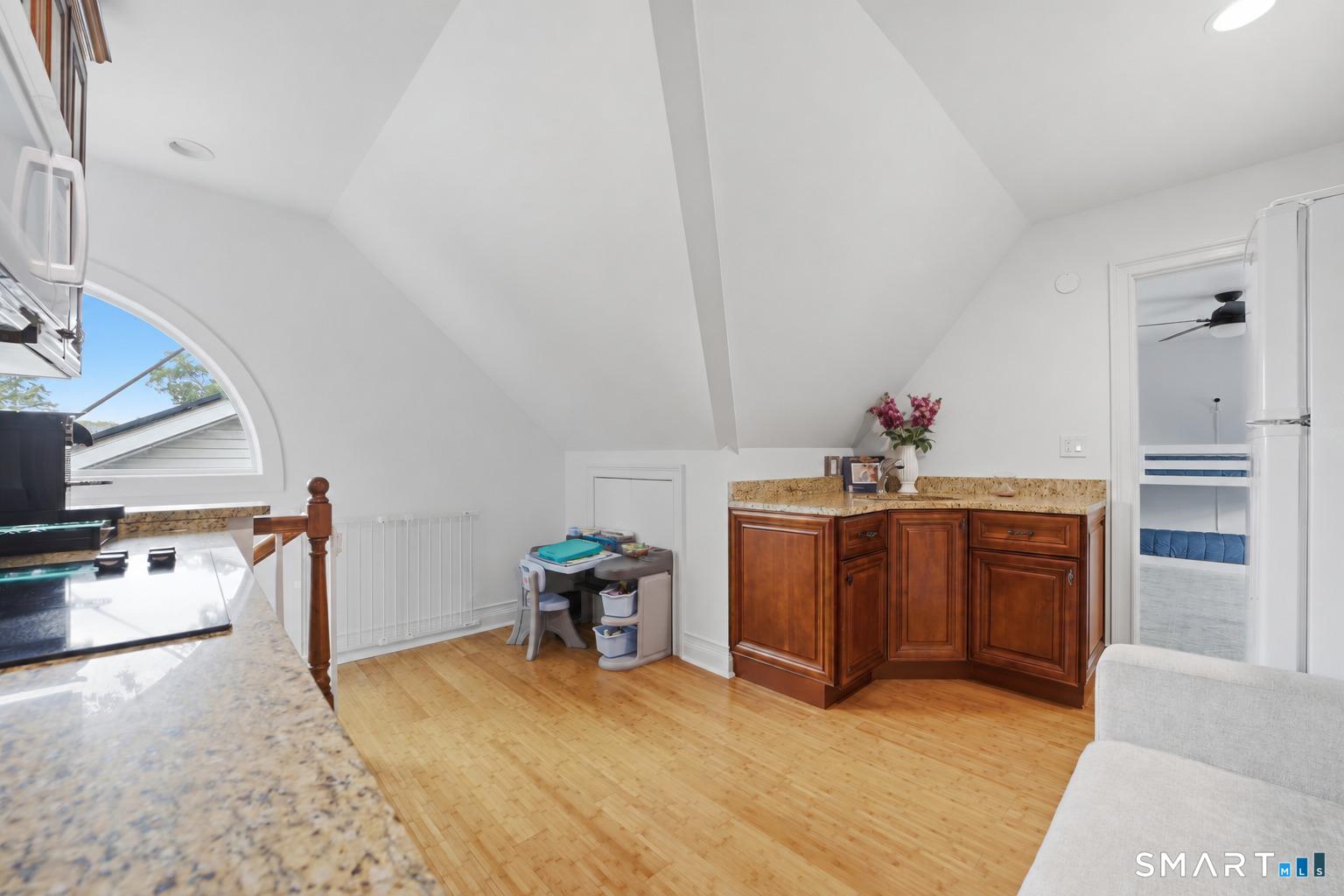 128 Van Buskirk Avenue Property Photo 19