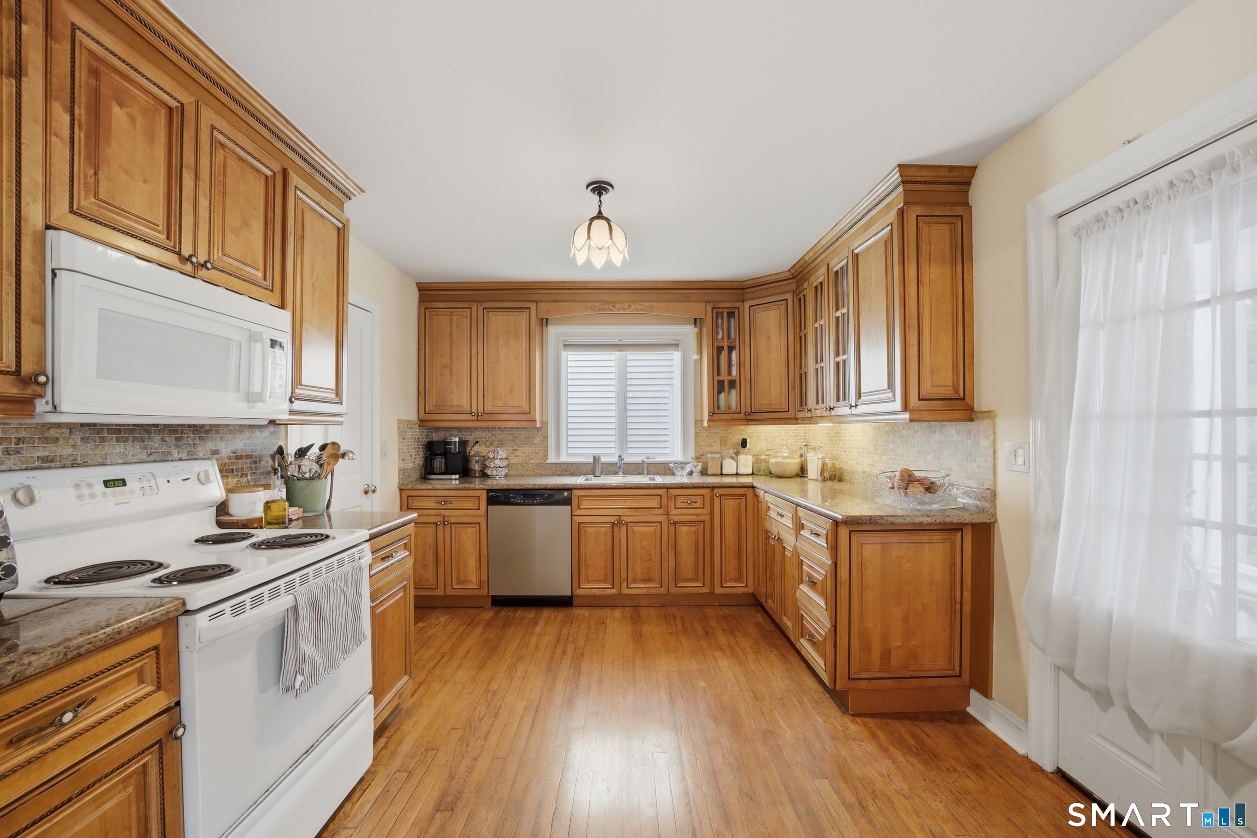 128 Van Buskirk Avenue Property Photo 26