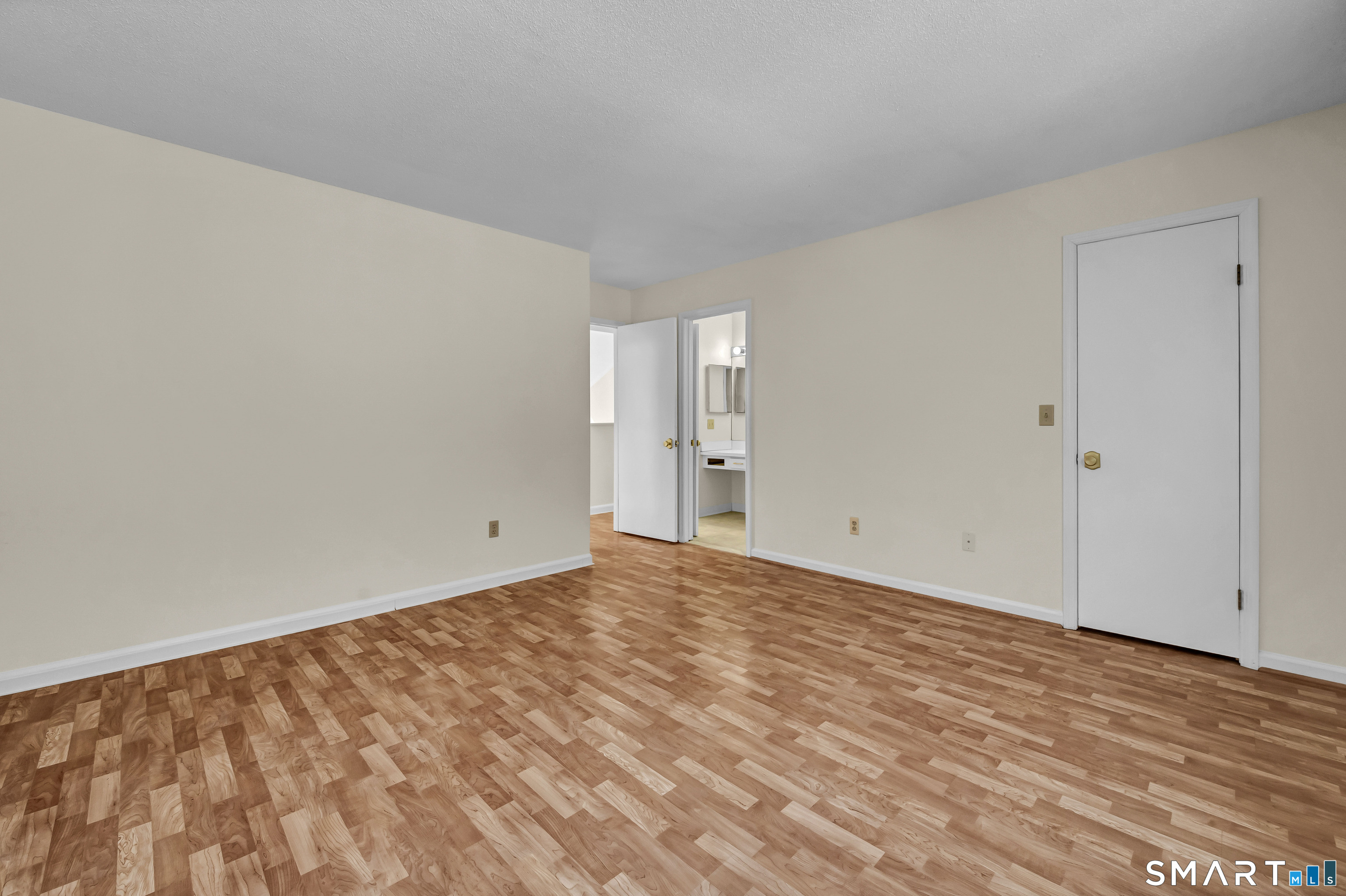 925 Oronoke 14f Road Property Photo 14