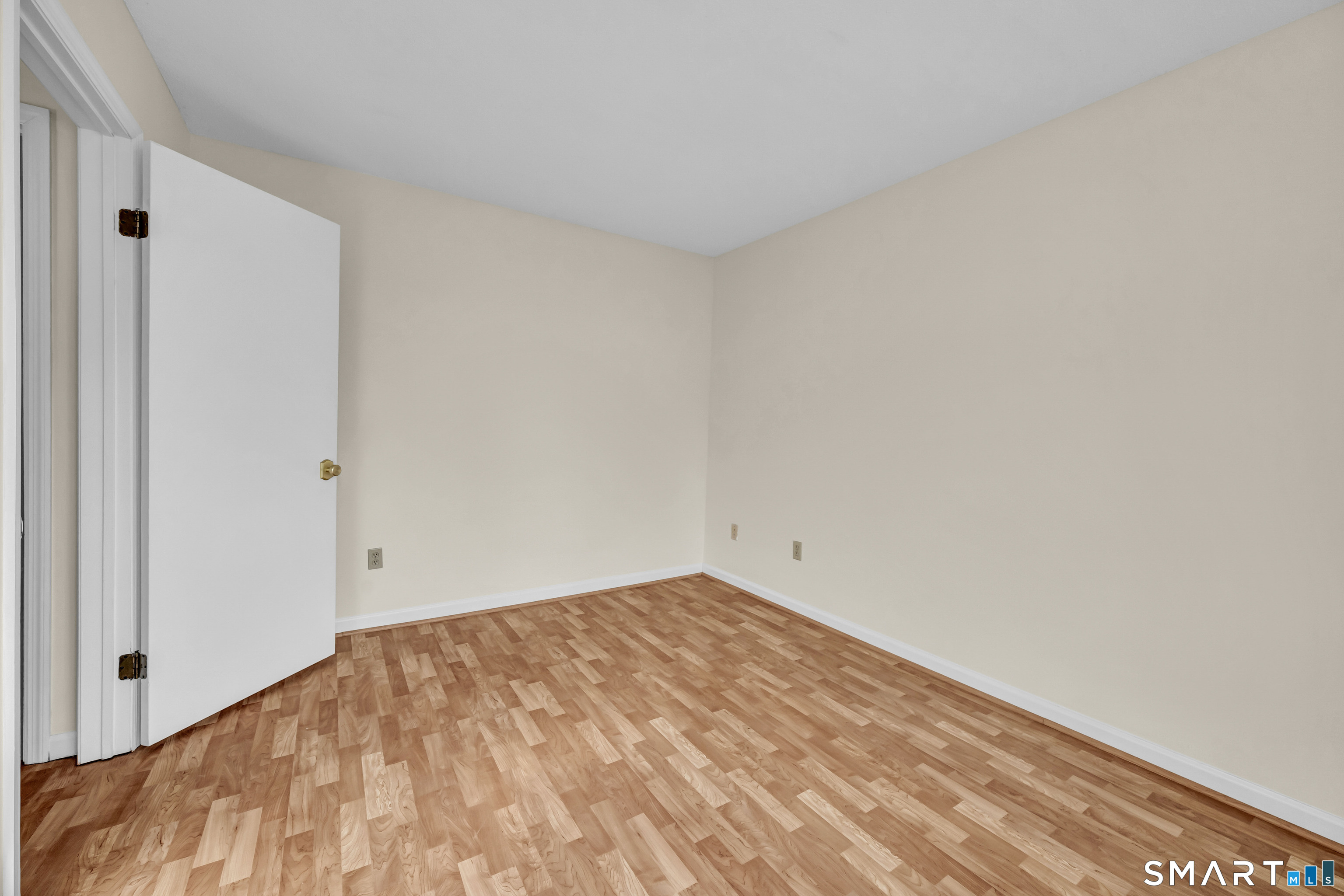 925 Oronoke 14f Road Property Photo 16