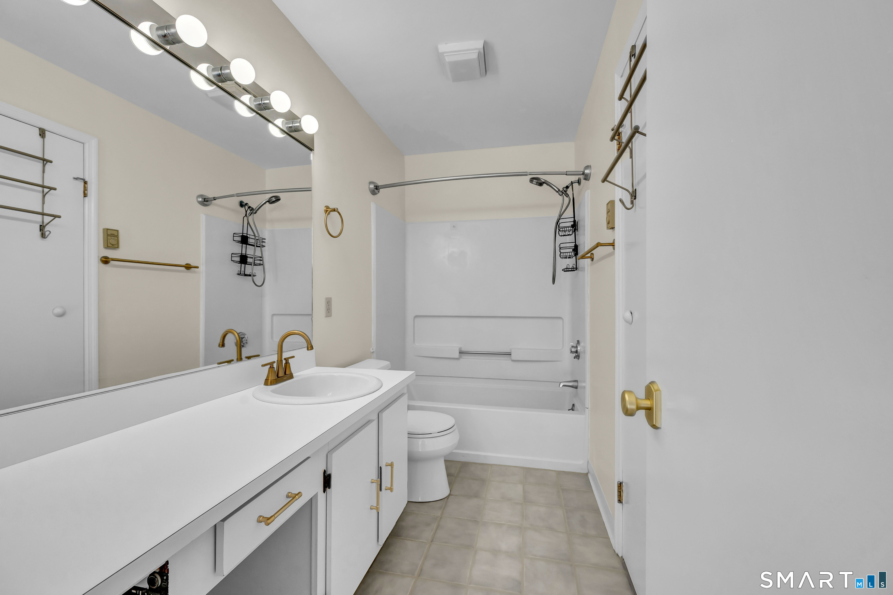 925 Oronoke 14f Road Property Photo 19