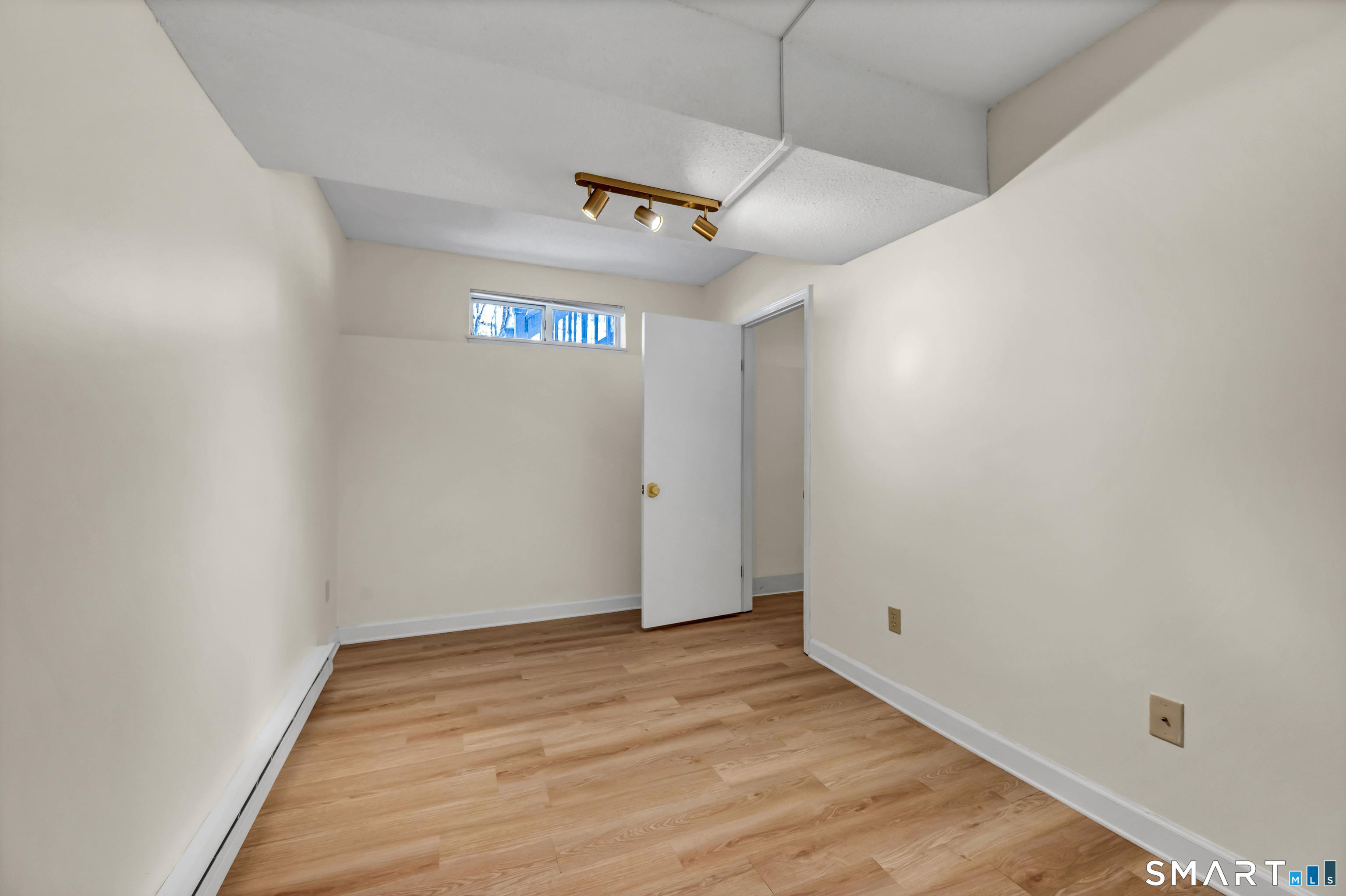 925 Oronoke 14f Road Property Photo 22