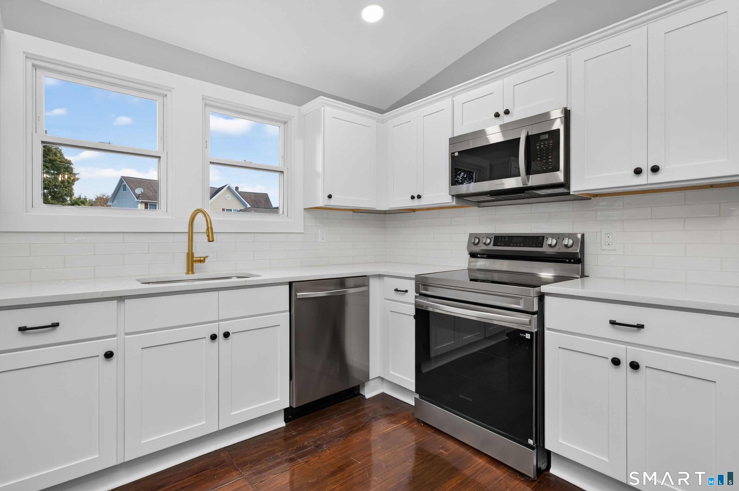 696 High Street Property Photo 10