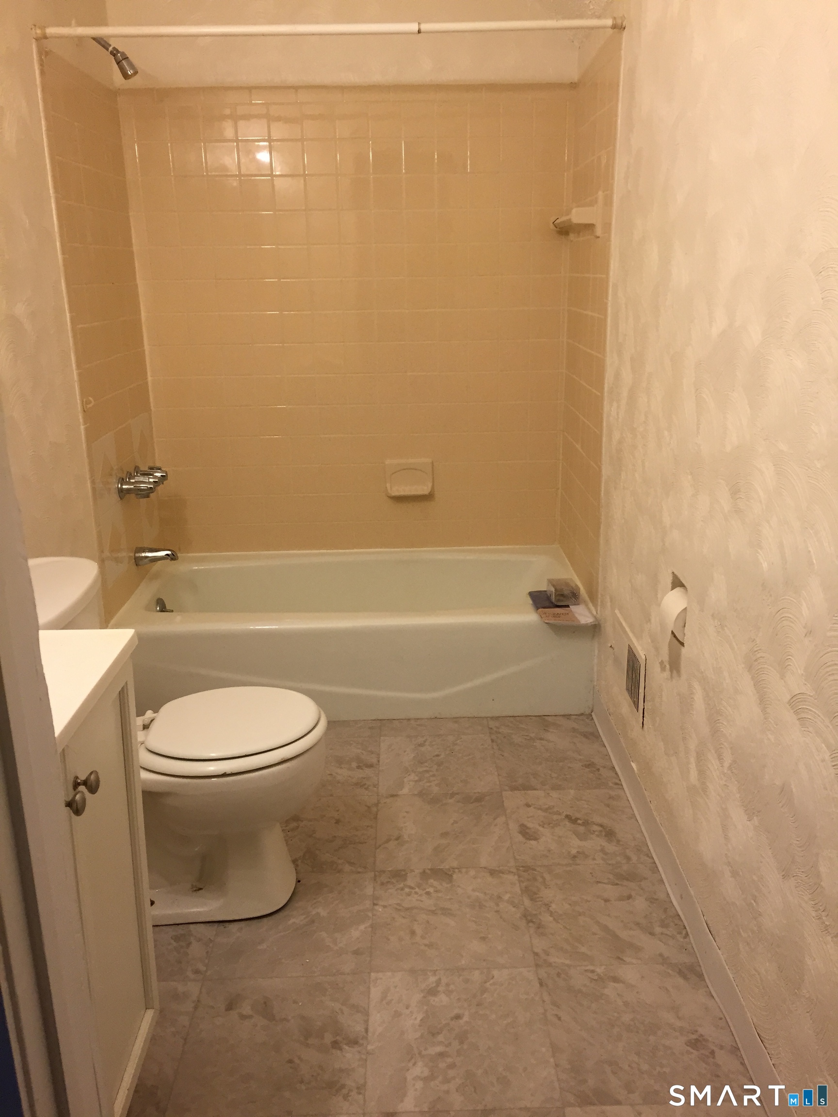 92 Gem Avenue Property Photo 7