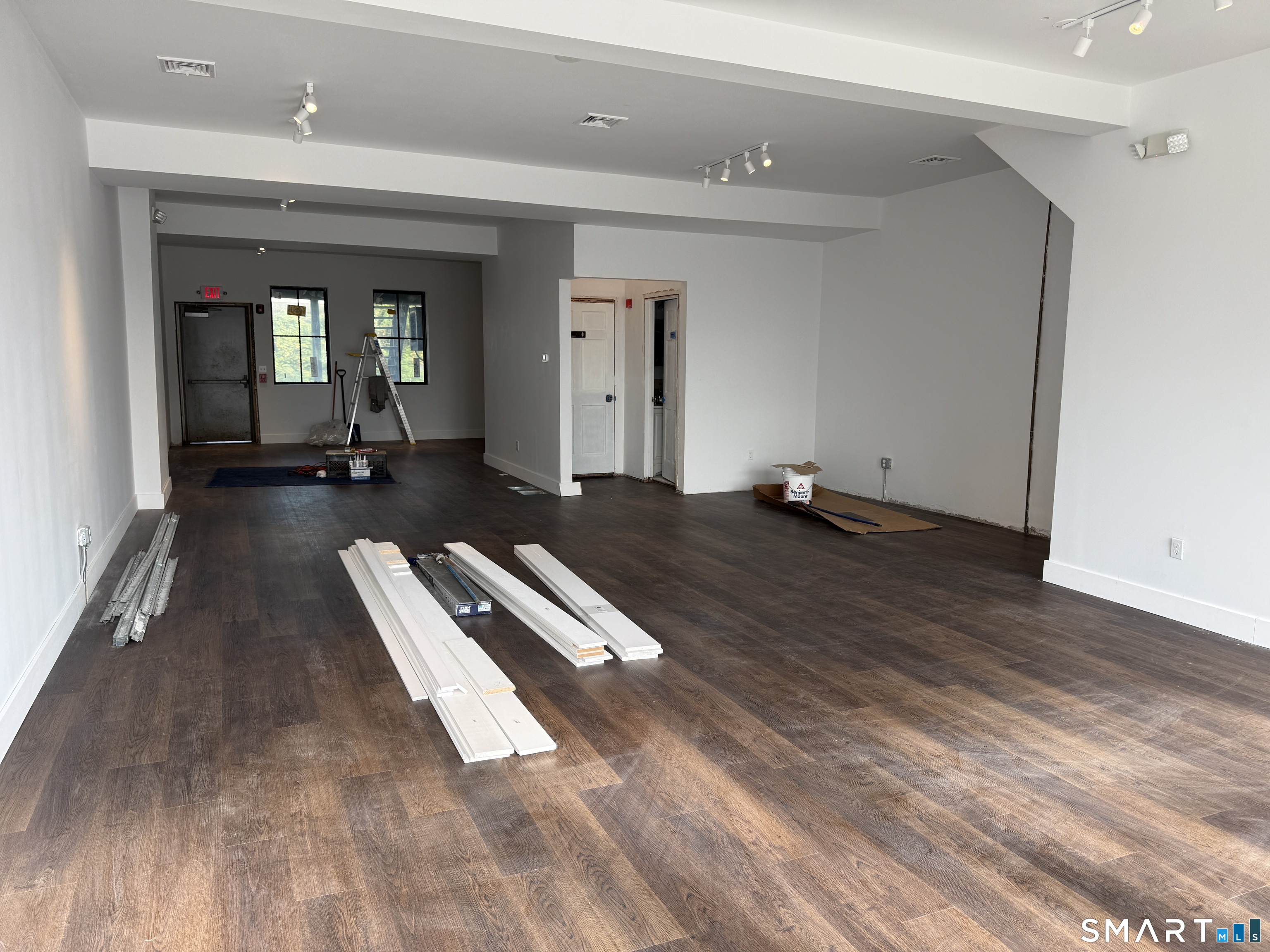 211 Liberty Square Property Photo 2
