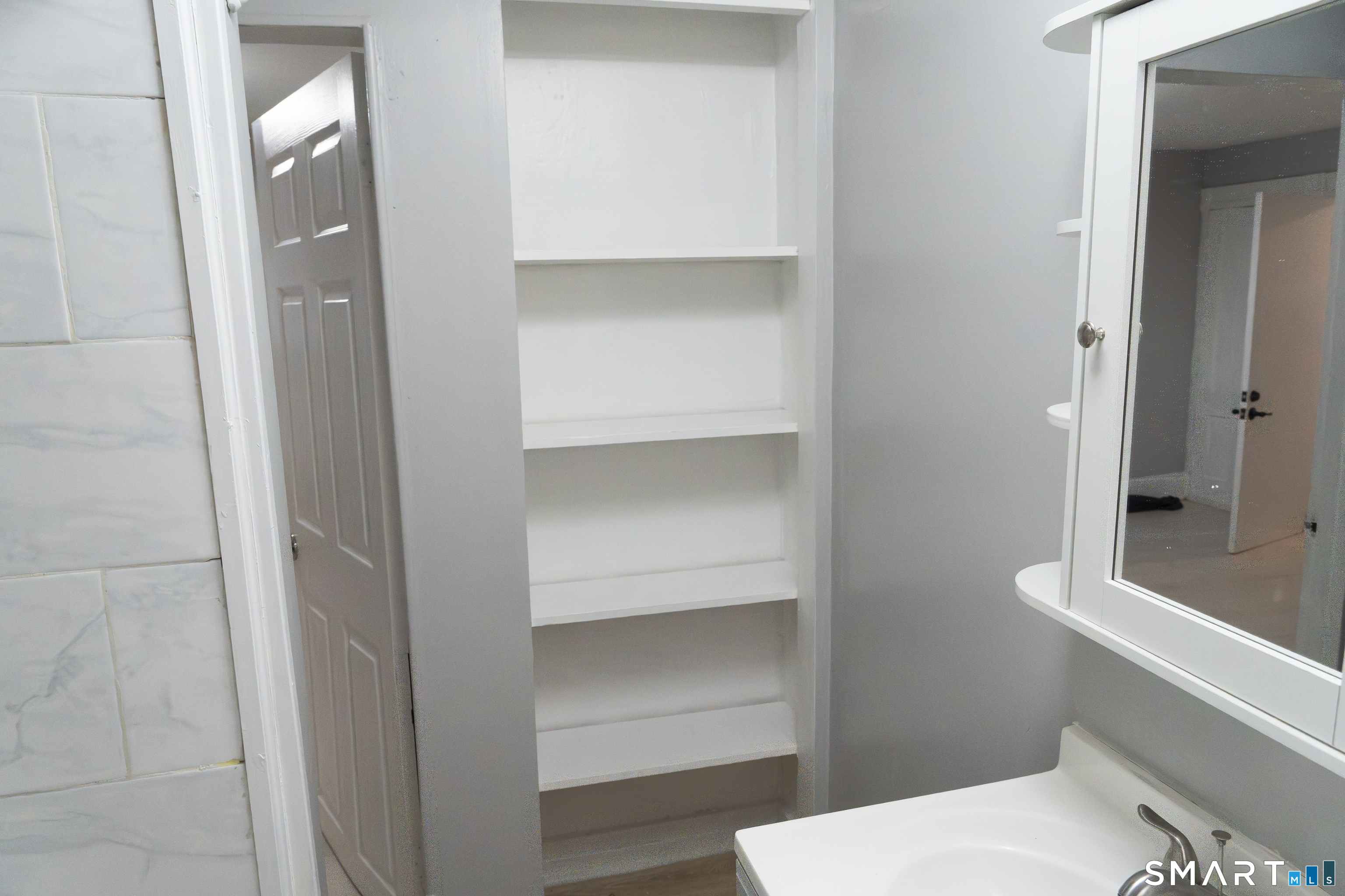 99 Kimberly Avenue Property Photo 9