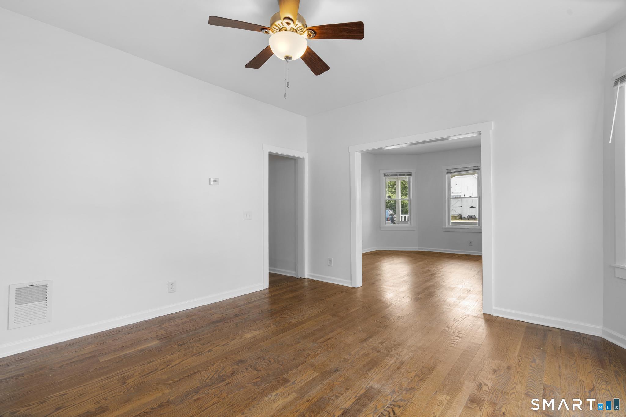 768 Stratford 1 Avenue Property Photo 6