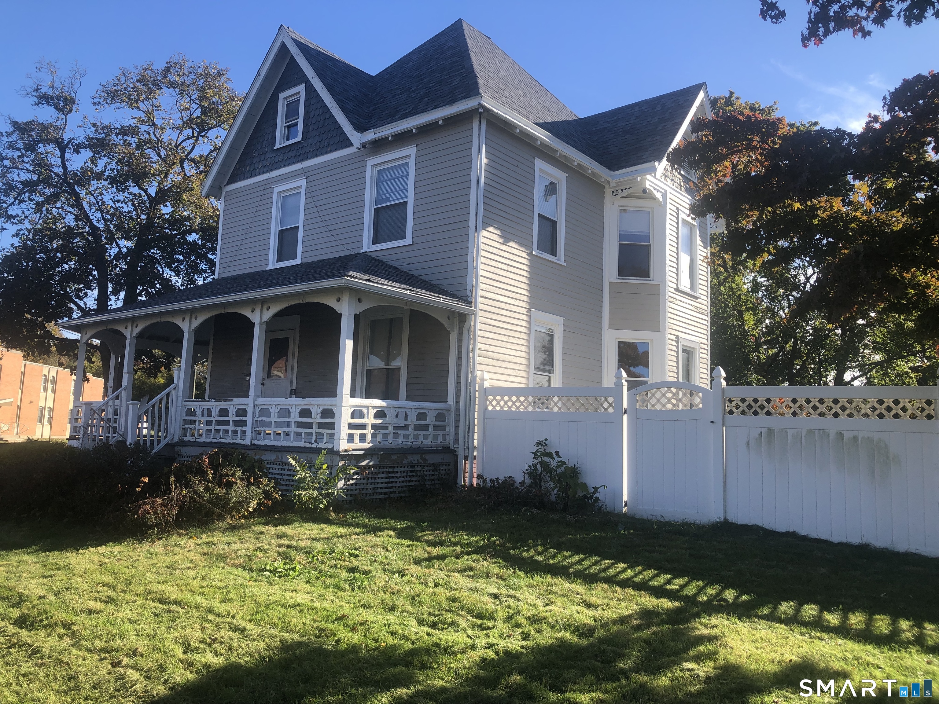 1422 Main Street Property Photo