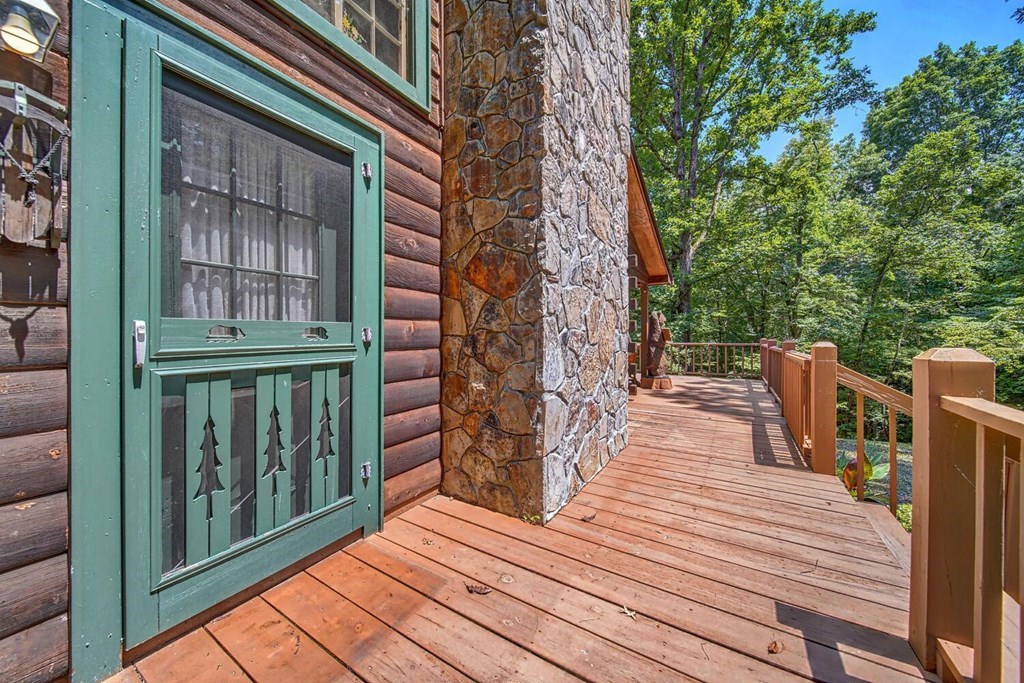 525 Beaver Ridge Rd Property Photo 3