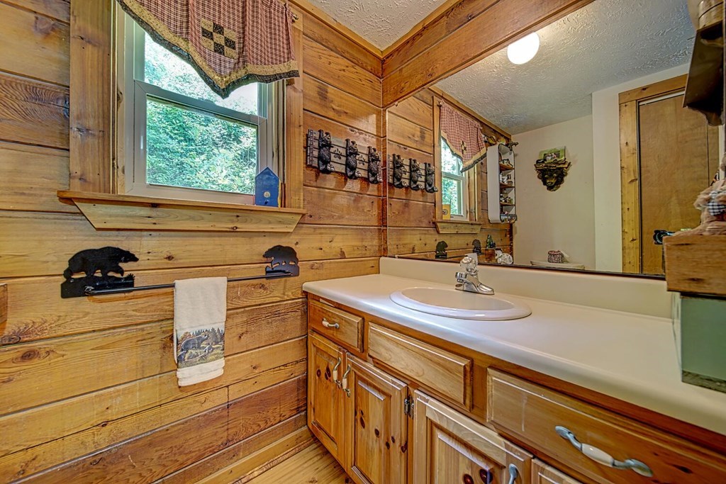 525 Beaver Ridge Rd Property Photo 6