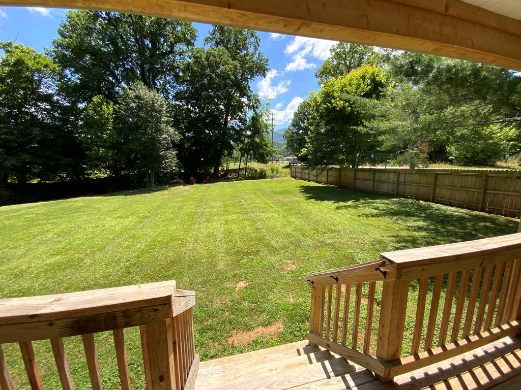 8 Lazy Bear Trail Property Photo 1