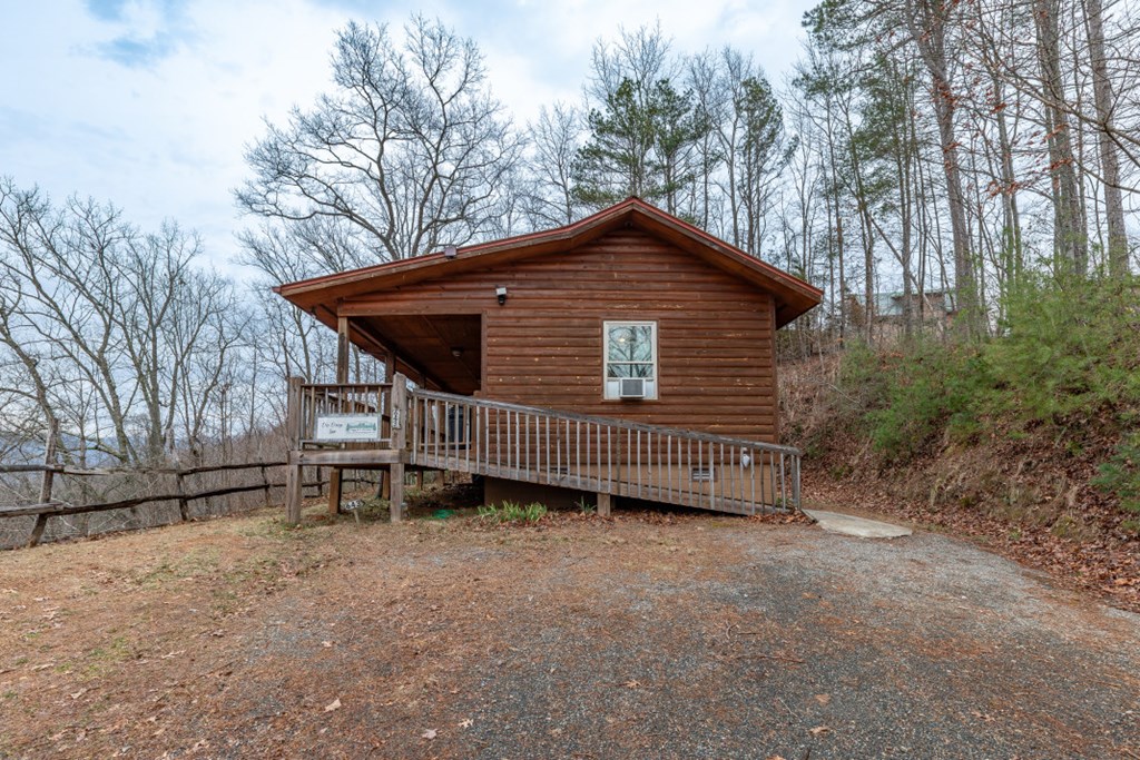 643 Zekes Trail Property Photo 32