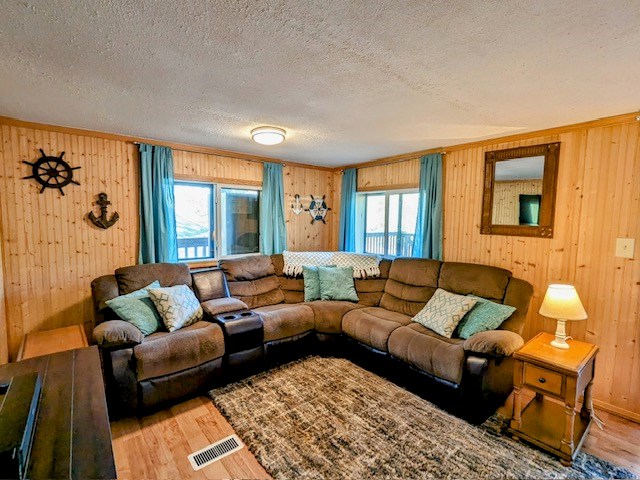 238 Lakeview Dr Property Photo 4