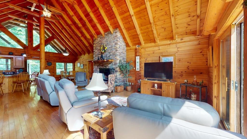 812 Wildflower Ridge Property Photo 8