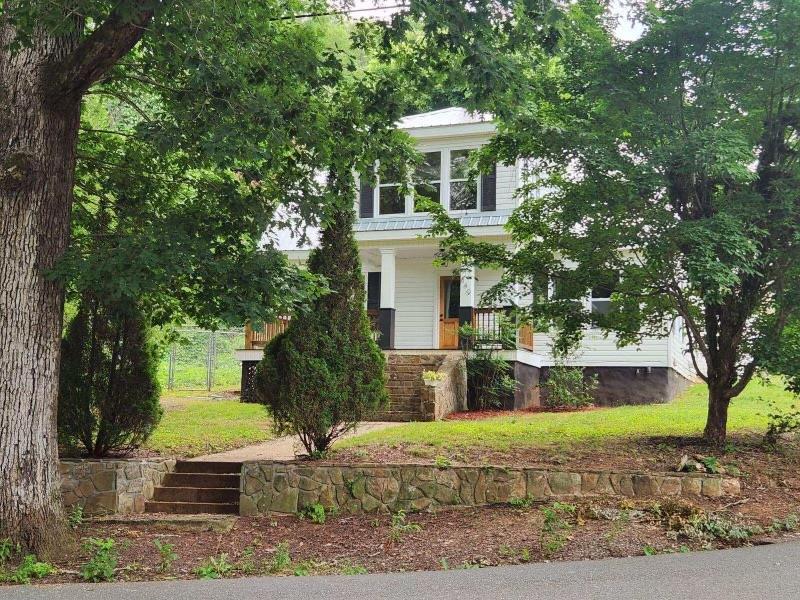 849 Valley River Ave